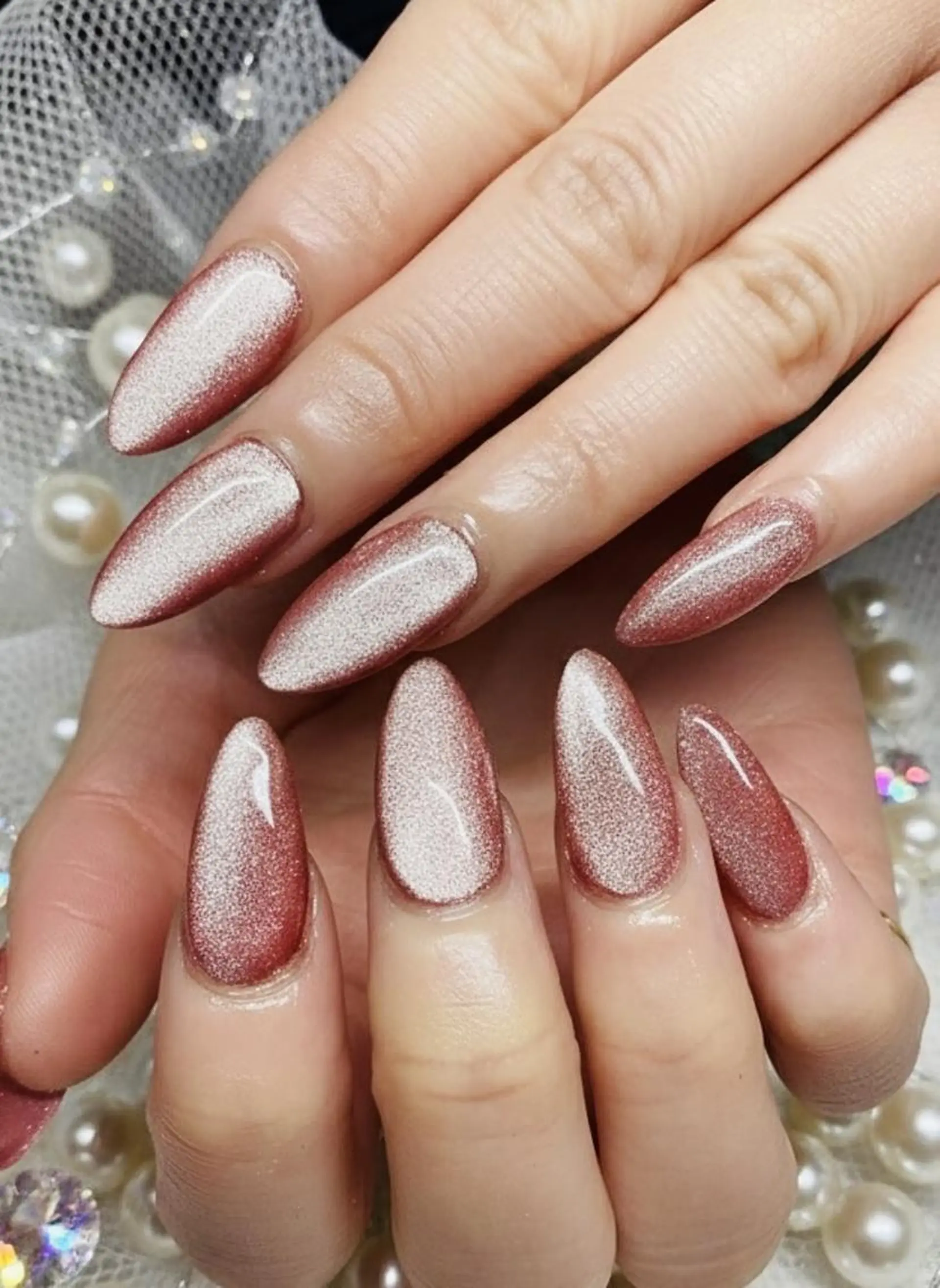 ネイル キラキラネイル マグネットネイル 赤色 シンプルネイル ハンドネイル 24時間営業 UNABOMBAのネイルデザイン