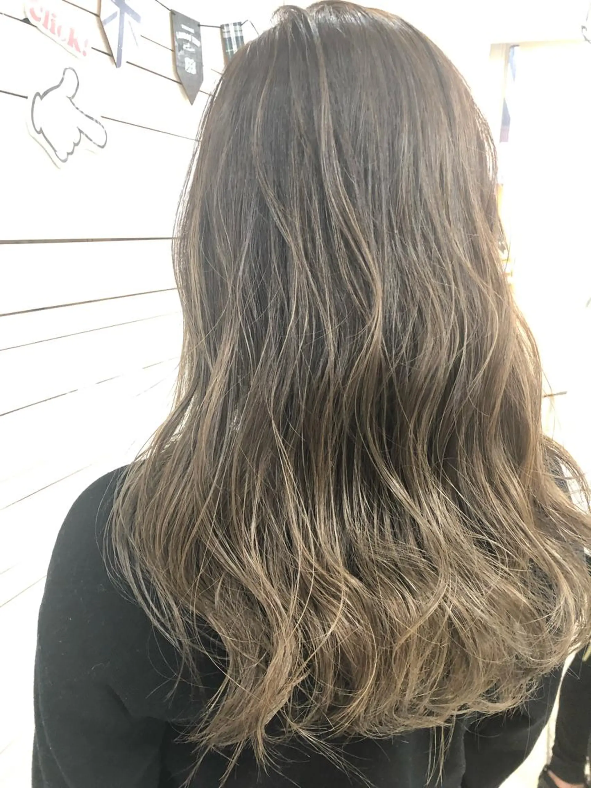 セミロング カラー ○HITOMI ○のヘアスタイル
