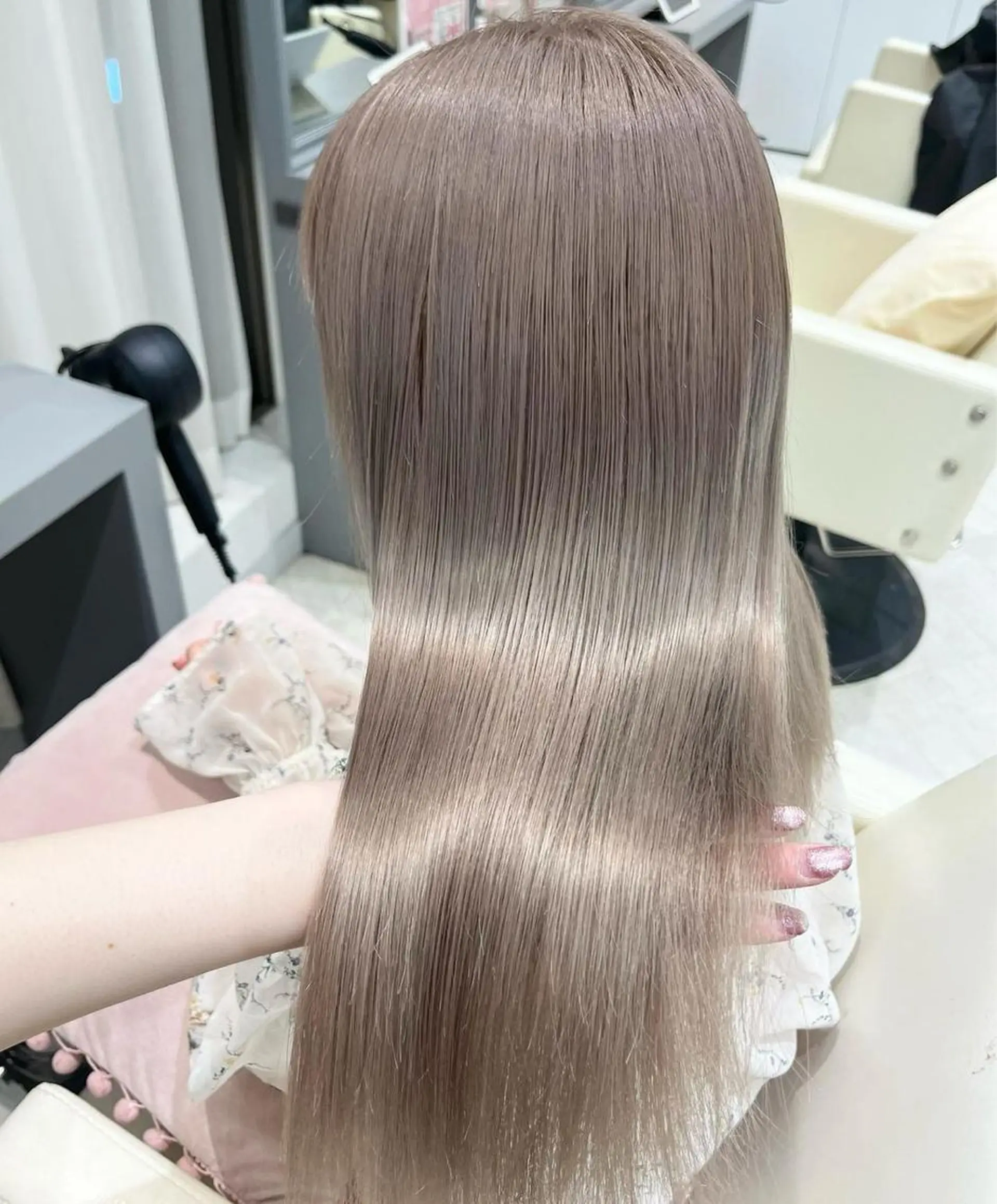 ロング カラー ベージュカラー ブリーチ ホワイトベージュ クルミ🤍ピンク 🎀韓国ヘアのヘアスタイル