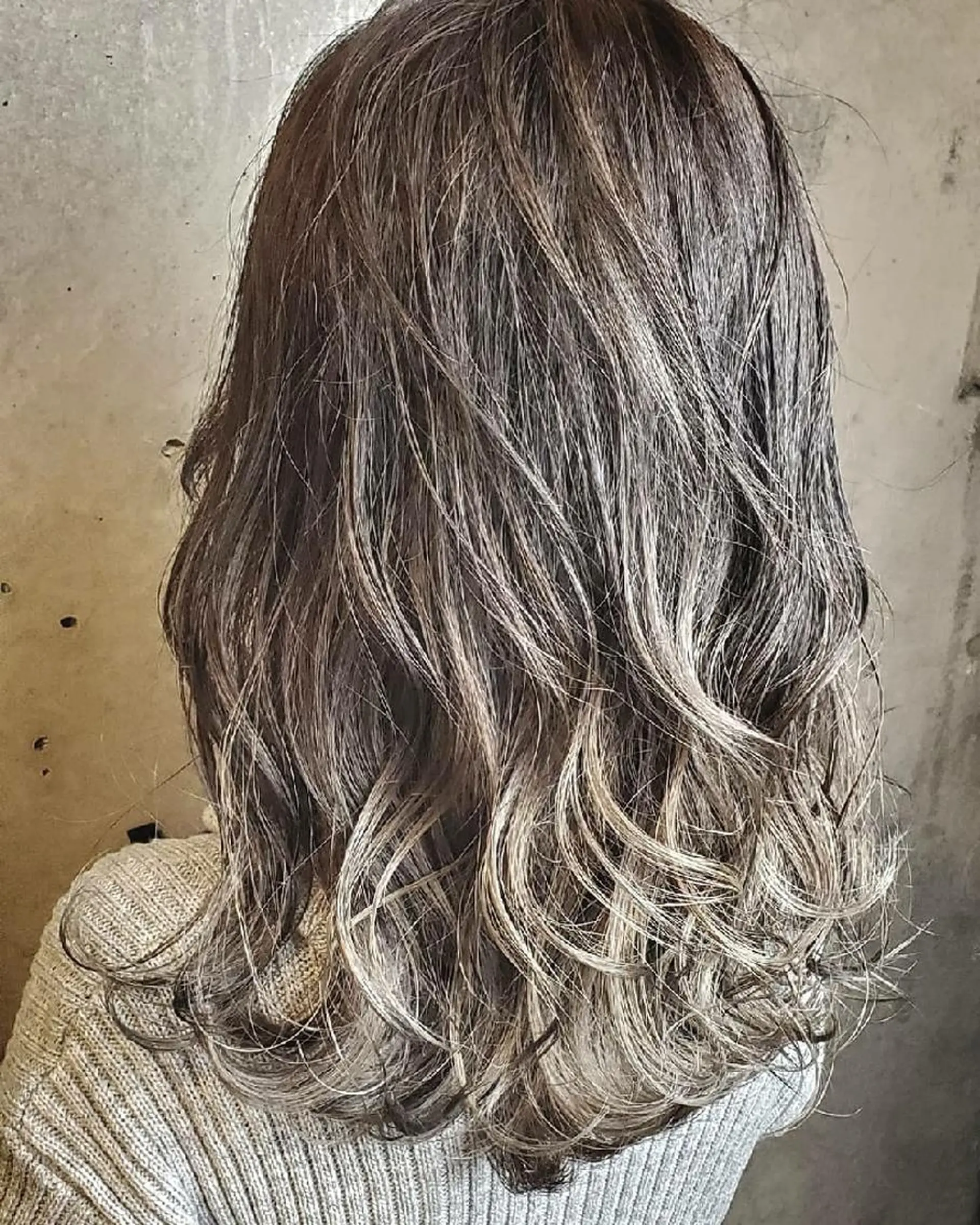 セミロング ハイライト レイヤーカット ✨本日空きあります✨ 遠田コウヘイ🌟のヘアスタイル