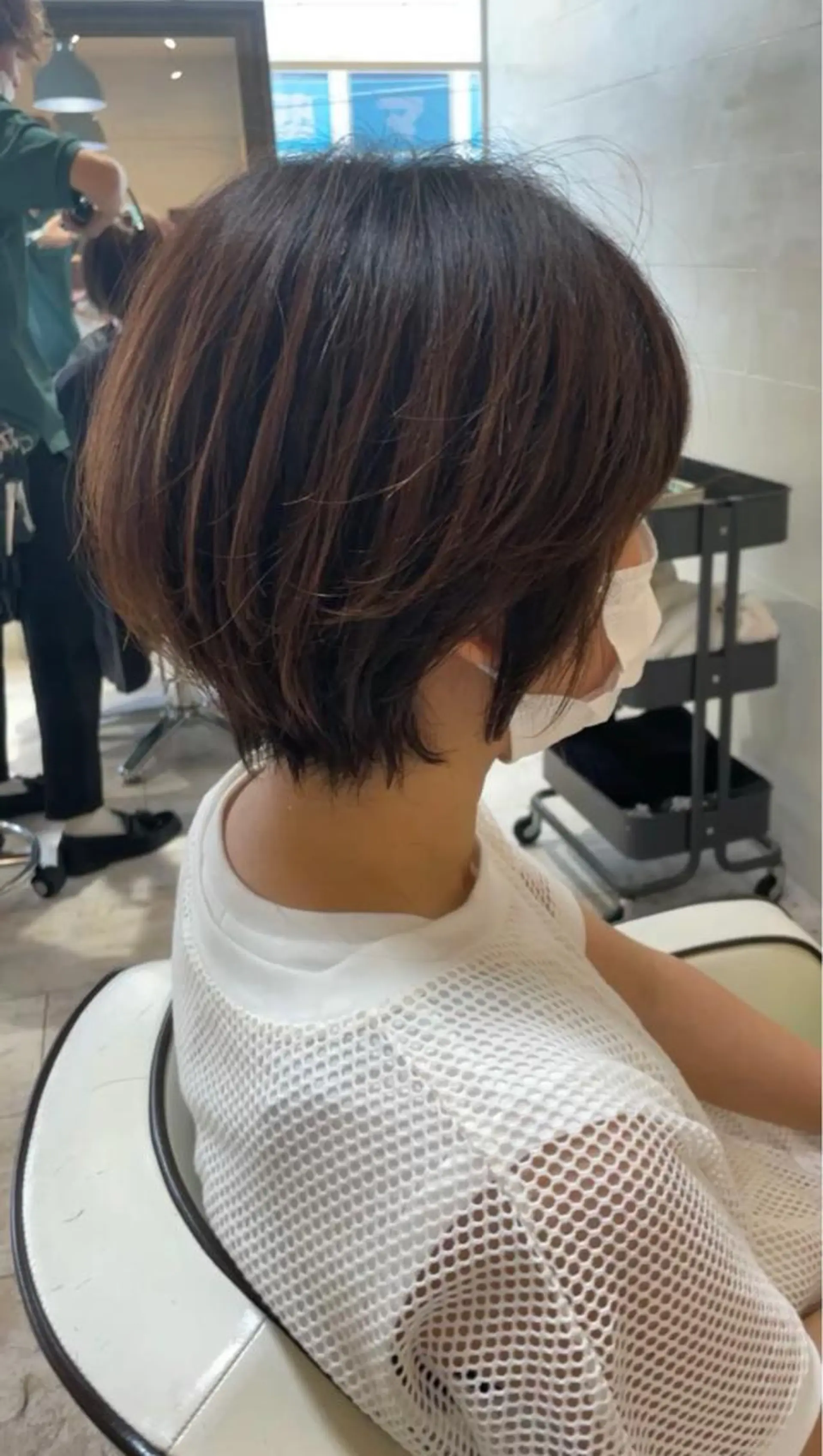 ショート esse大阪茶屋町店所属・レイヤーカット 新井田陽寿のヘアスタイル