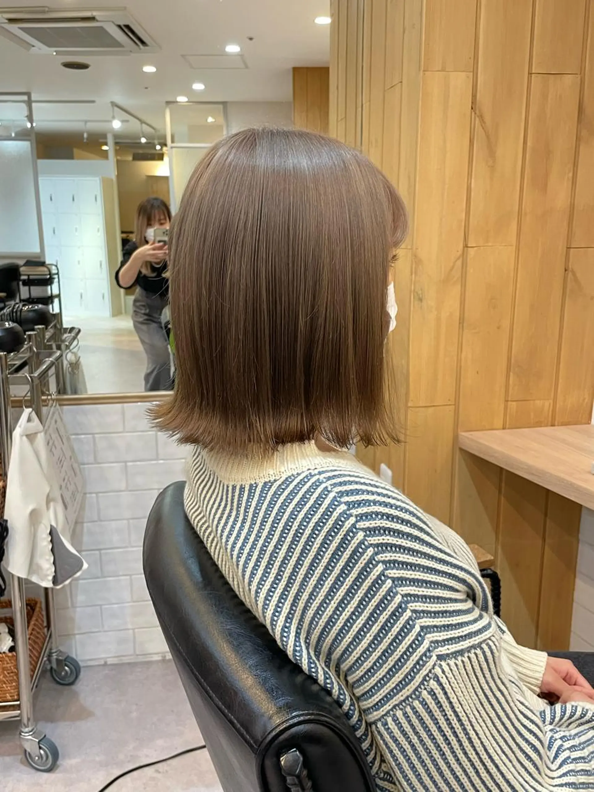 ミディアム カラー akane .のヘアスタイル