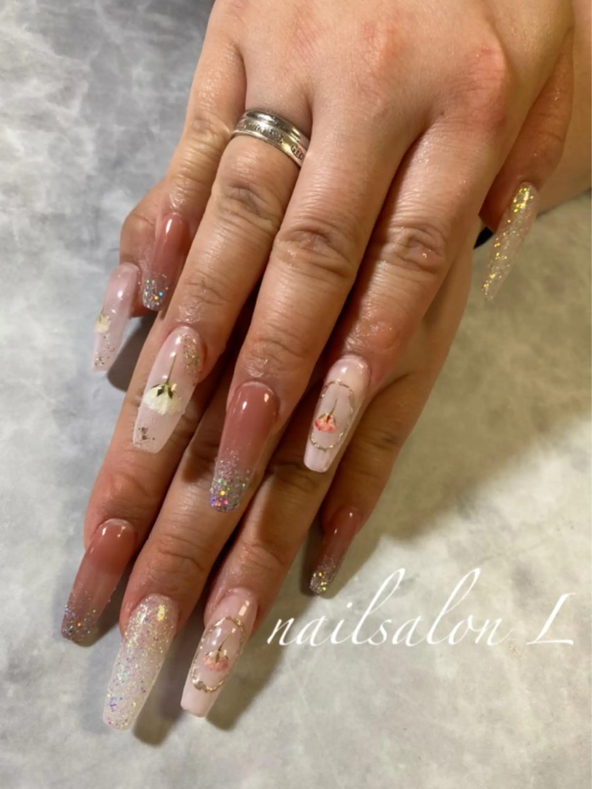 ネイル スカルプネイル NAILSALON Ｌのネイルデザイン