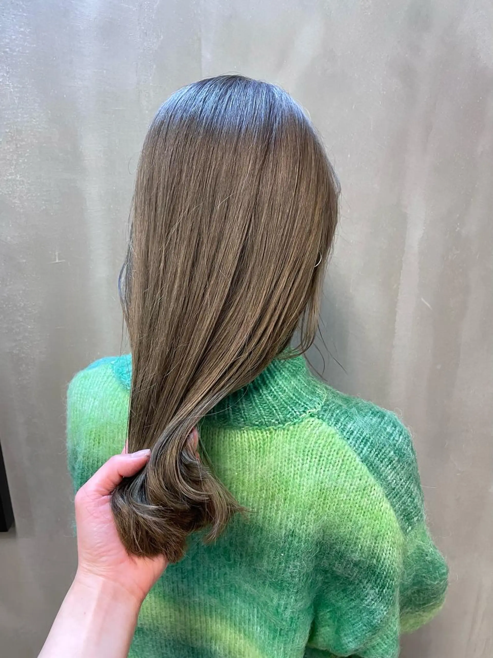 ミディアム カラー パーマ ヘアアレンジ メンズ キッズ ネイル マツエク・マツパ アイブロウ メンズブリーチ ブリーチ グレージュ オリーブグレージュ オリーブグレー カット ヘアカラー トリートメント tatsumi/ボブ ウルフ/レイヤーのヘアスタイル