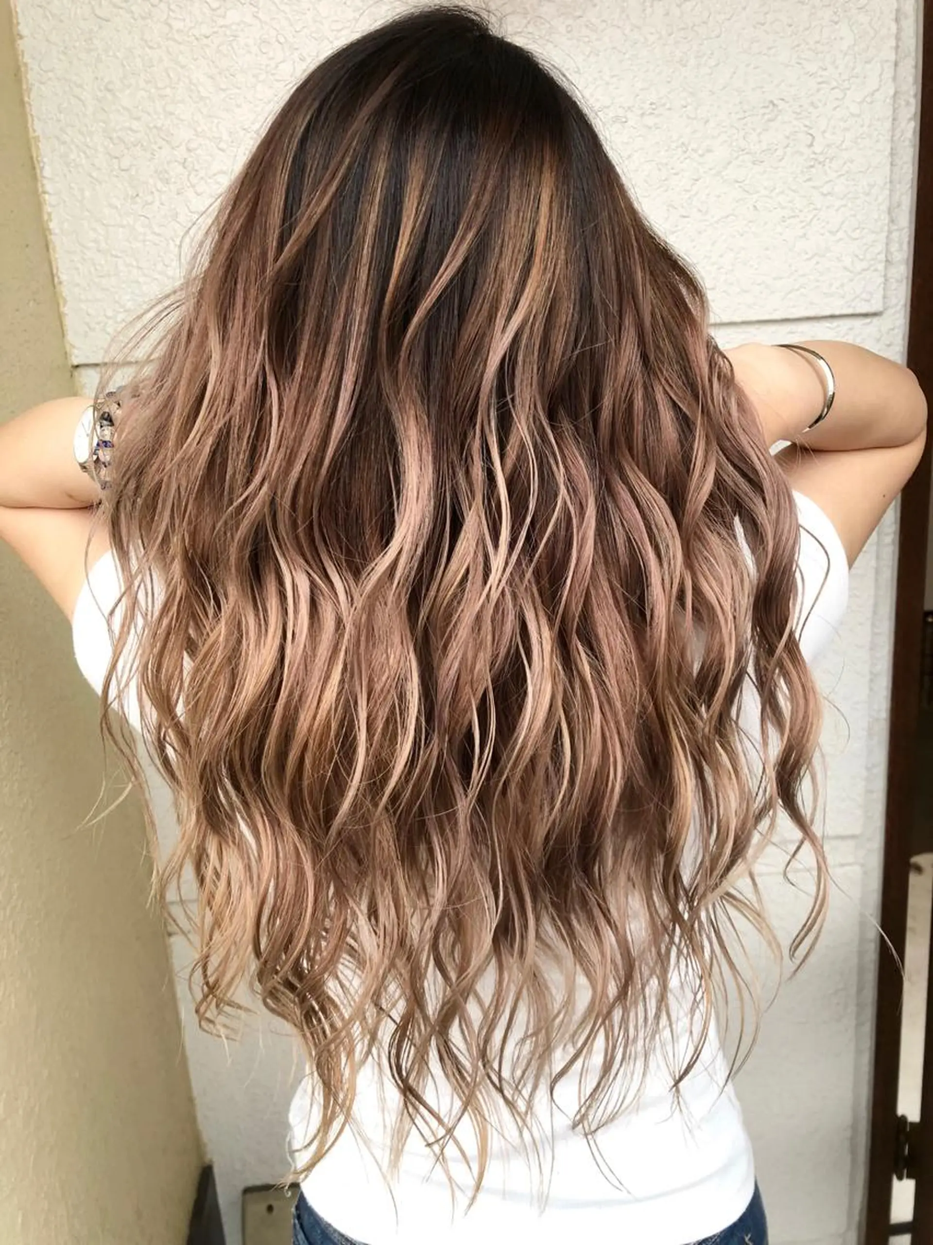 ロング カラー バレイヤージュ グラデーションカラー レイヤーカット レイヤーカット匠 イソザキノリユキのヘアスタイル