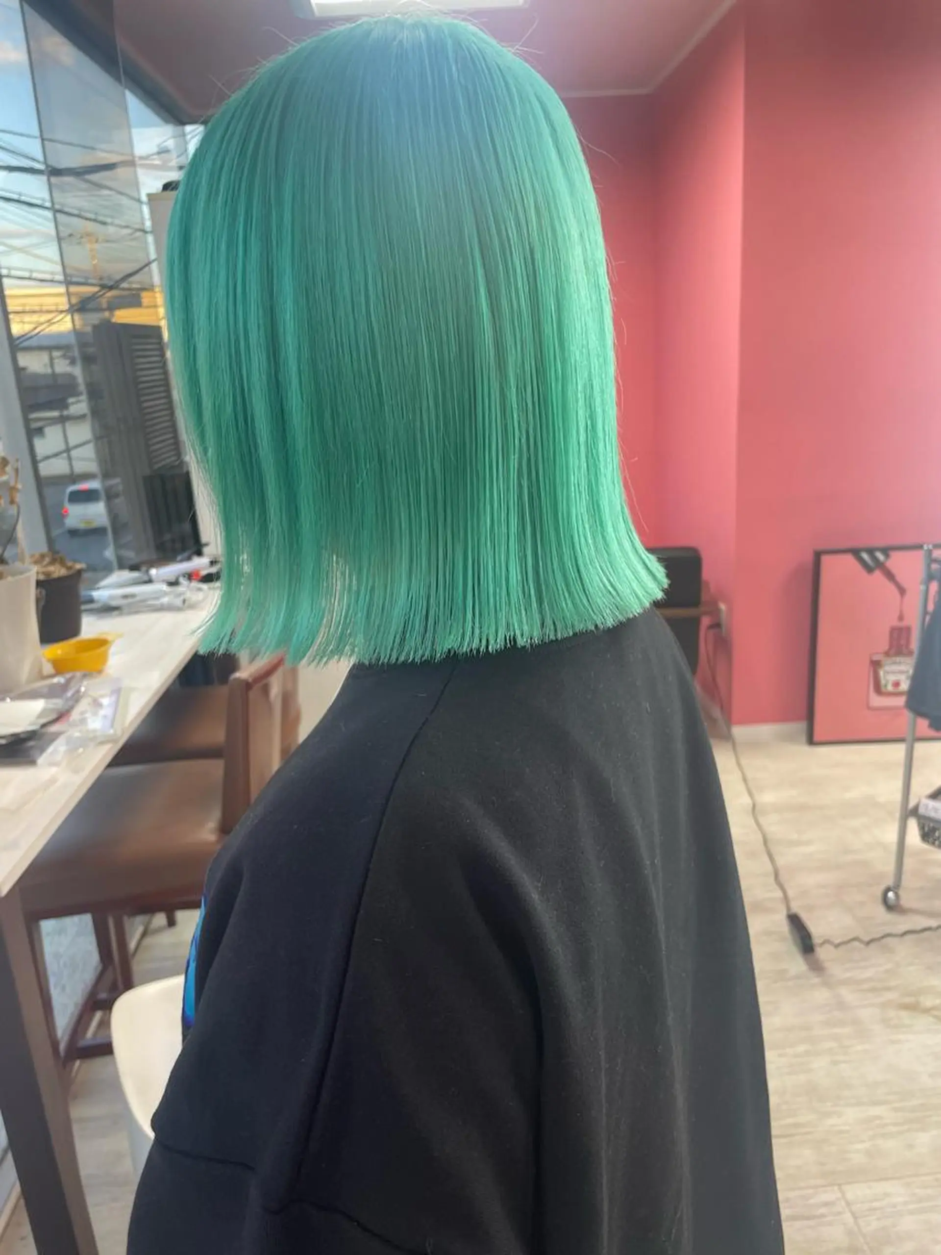 ミディアム カラー 切りっぱなしボブ ブリーチ デザインカラー ハイトーンカラー インナーカラー カット ヘアカラー force hair所属・🫧富田 苑実🫧のヘアスタイル