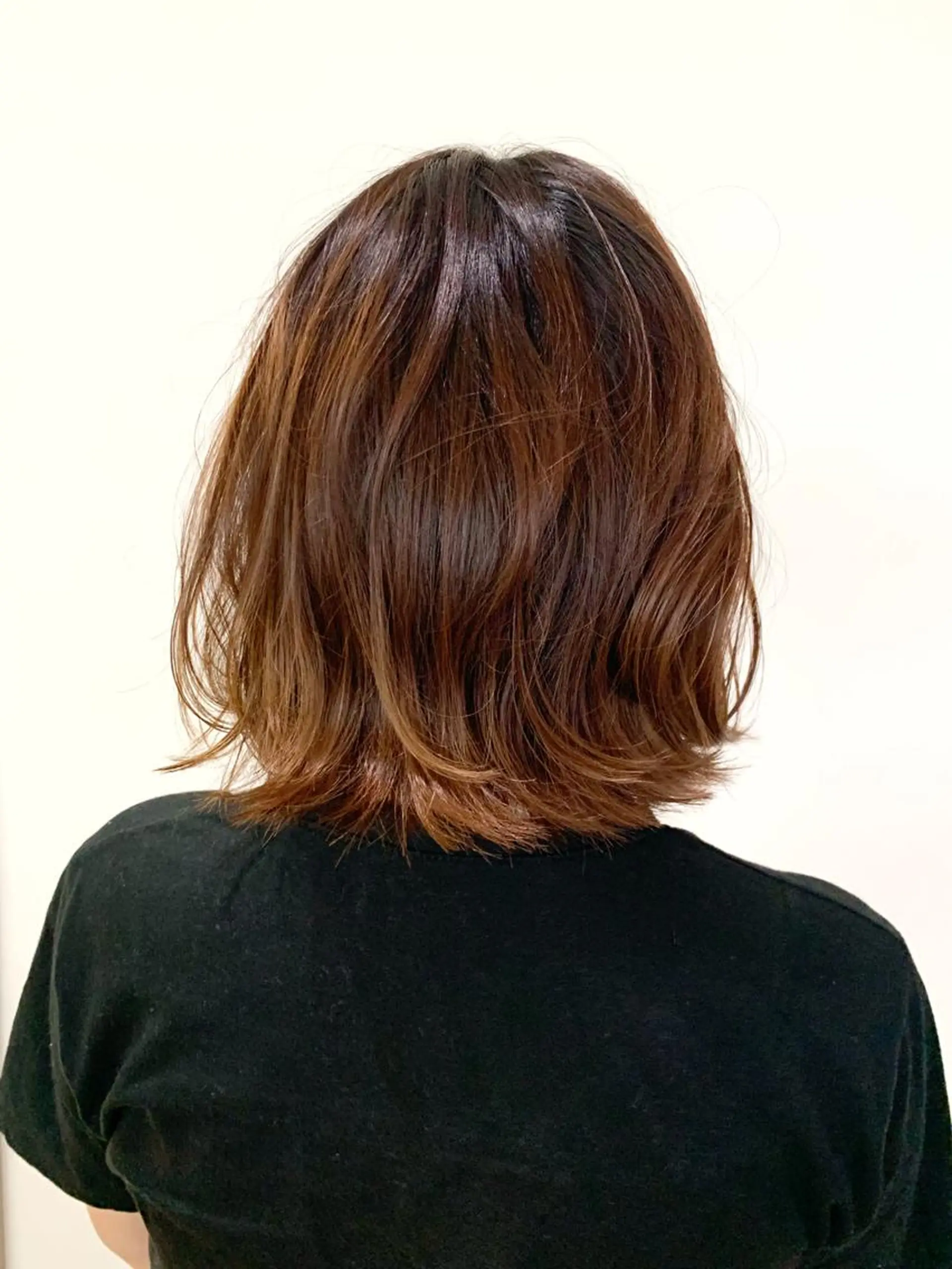 ミディアム カット ヘアカラー 佐藤 美紅のヘアスタイル