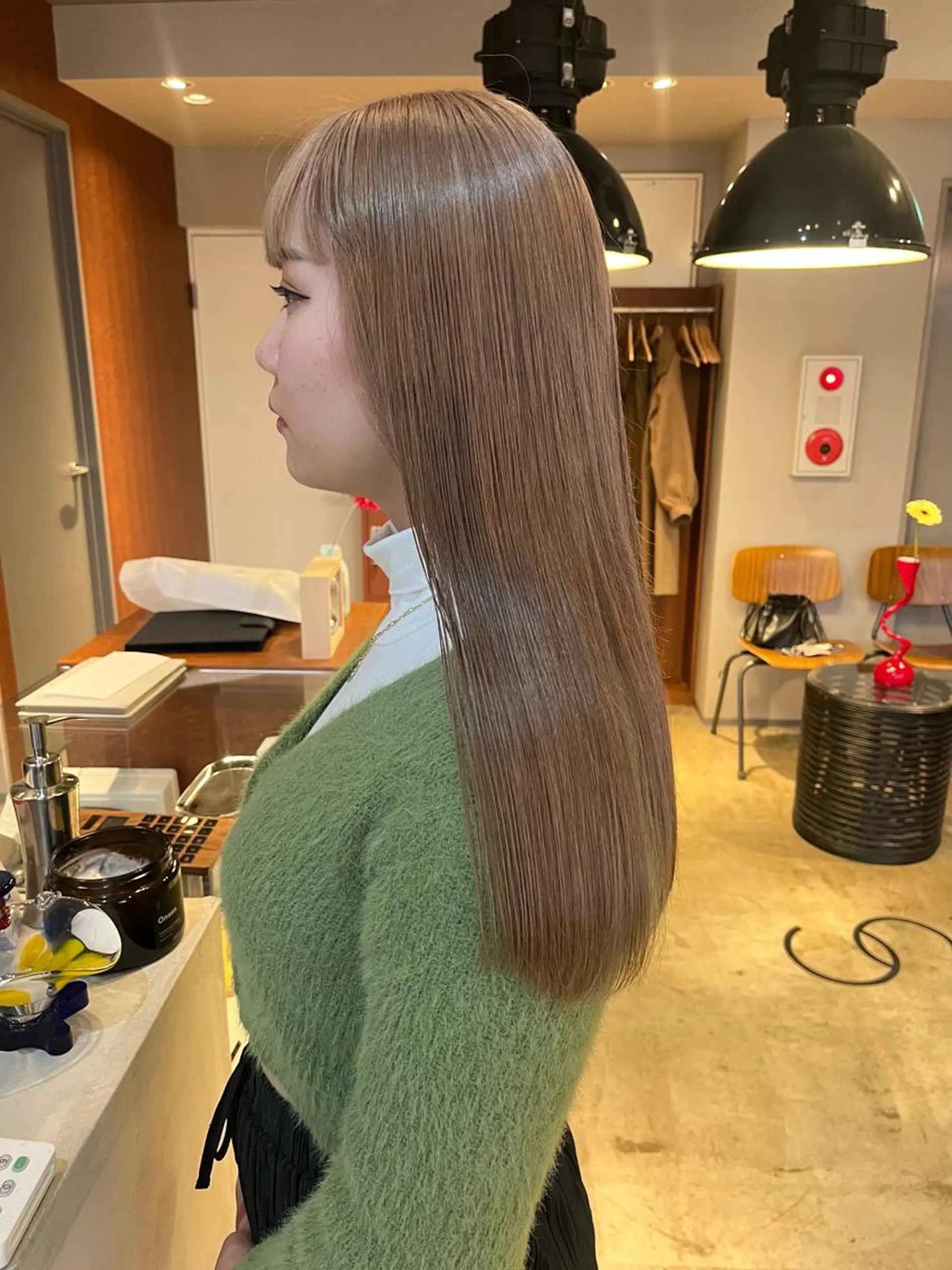 ロング カラー ベージュカラー ミルクティーベージュ ヘアカラー トリートメント 🩷ハイトーン透明感 レイヤー🩷ユリカのヘアスタイル