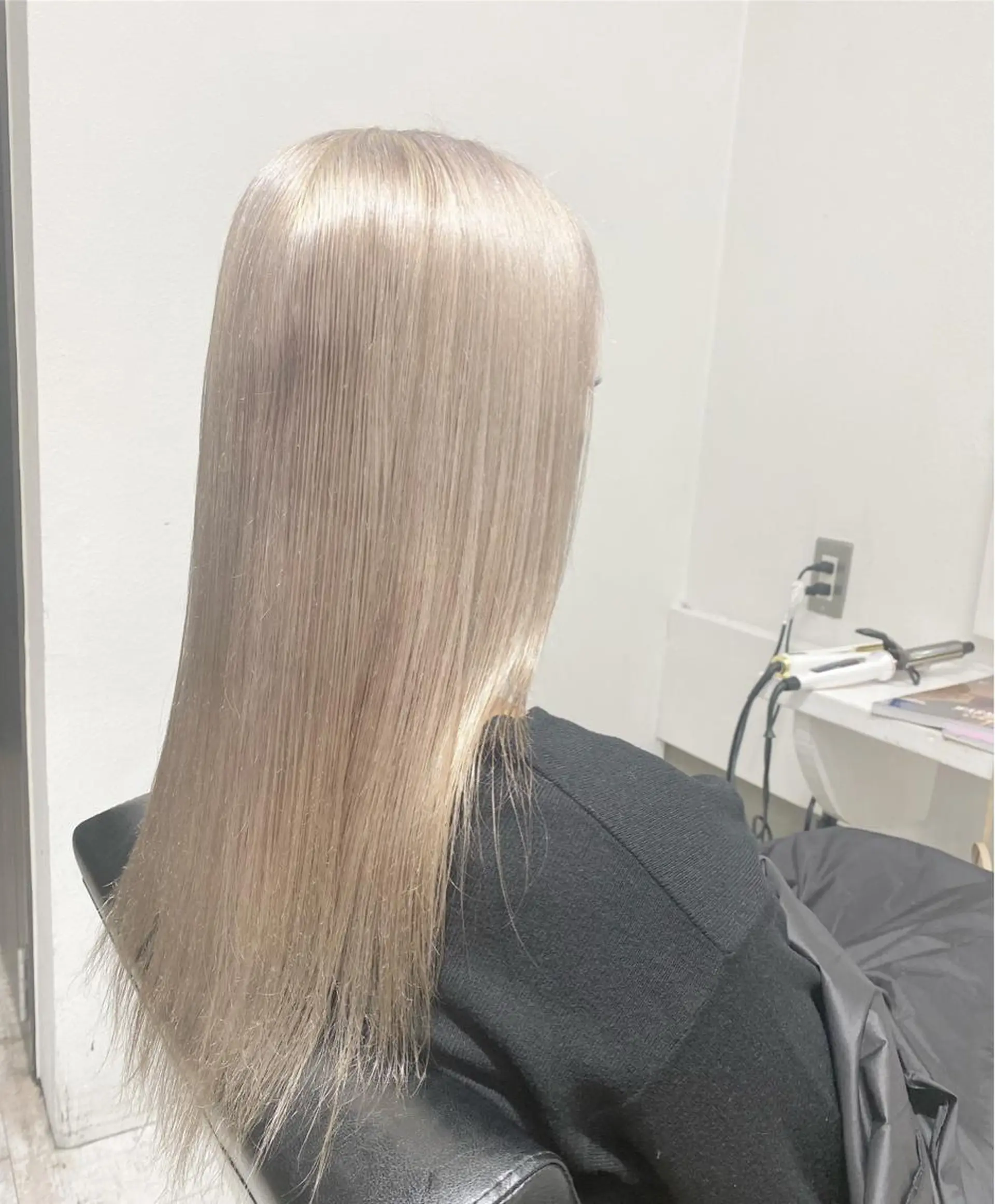 セミロング カラー GiseL アンリのヘアスタイル