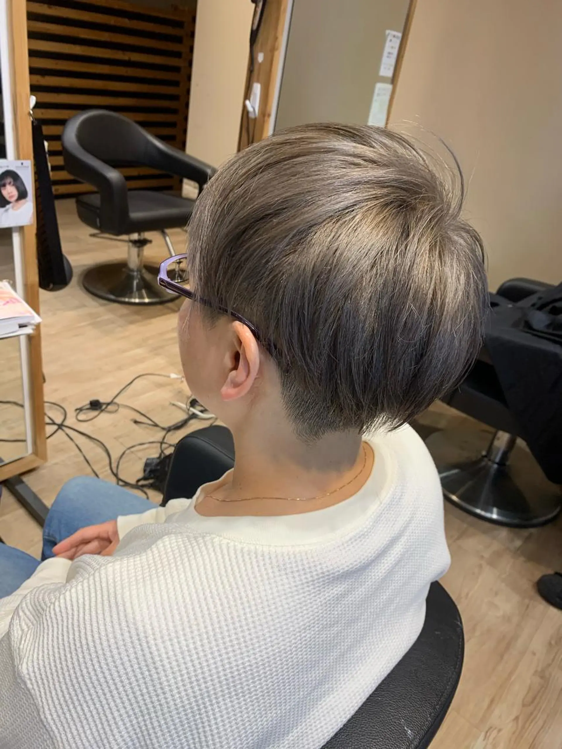 ショート カラー シルバー ヘアカラー 大久保 隆蔵のヘアスタイル