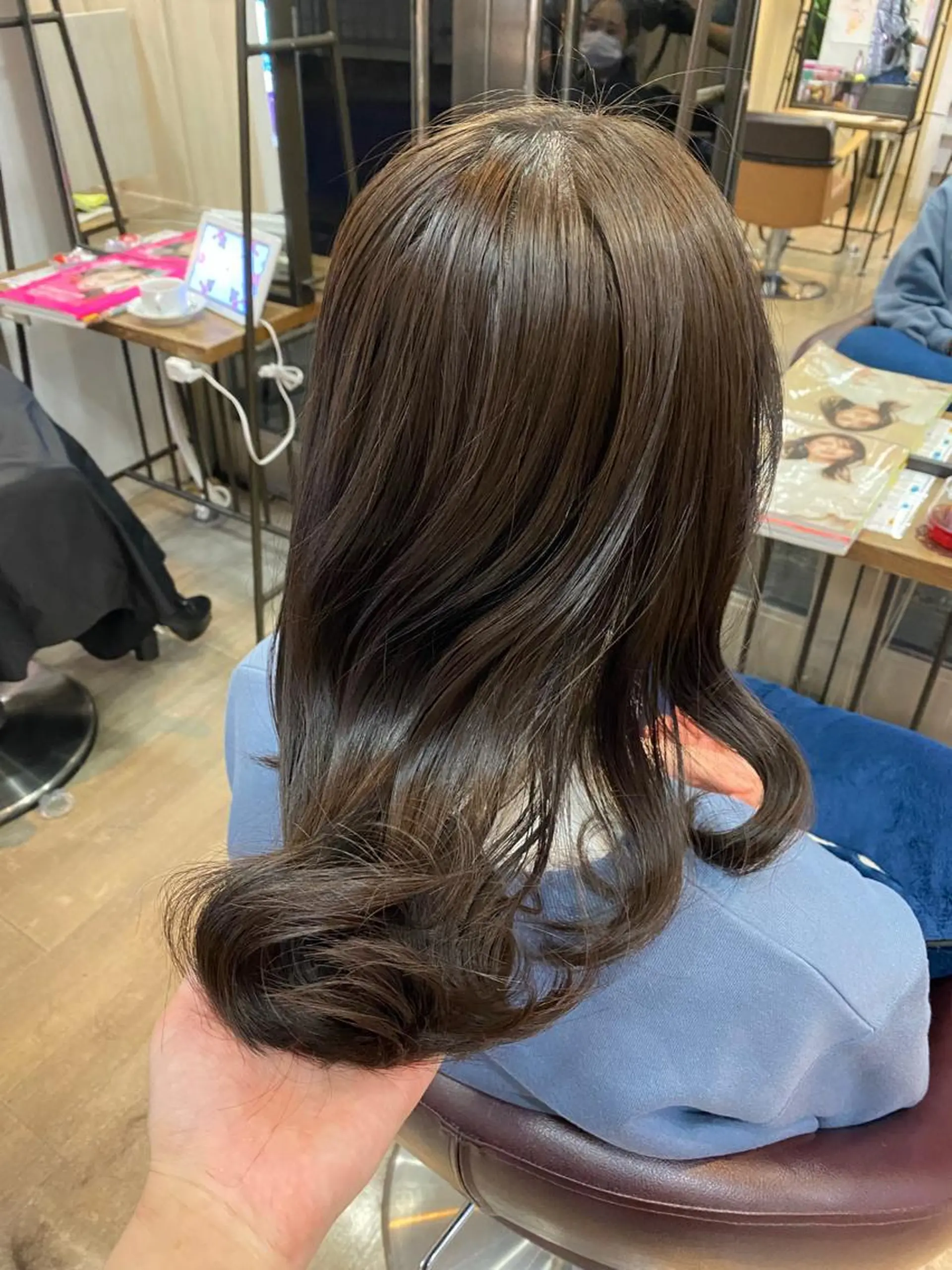 ミディアム ELEN 新百合ヶ丘のヘアスタイル