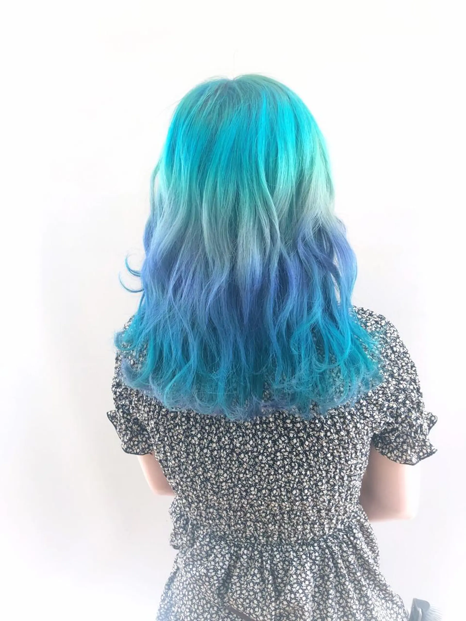 ミディアム カラー パーマ ヘアアレンジ ヘアカラー トリートメント 推し活専用 【派手髪】飯野ゆかりのヘアスタイル