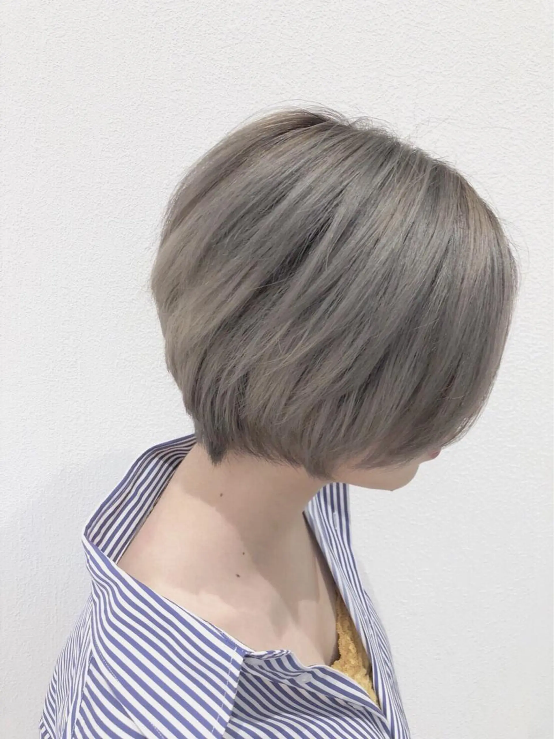 ショート ヘアカラー 岸 保奈美のヘアスタイル