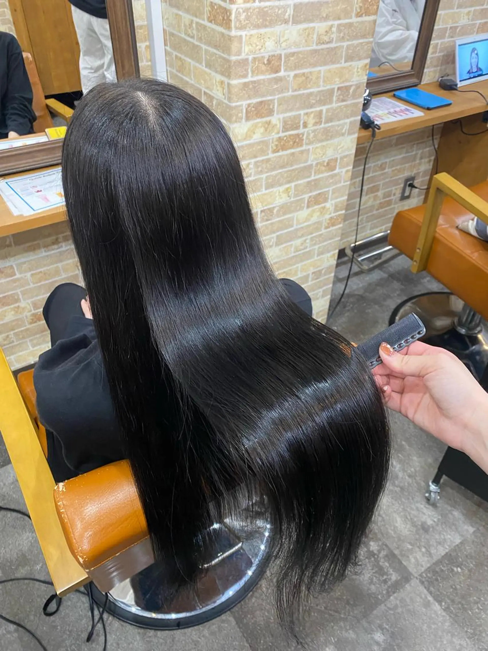 ロング アッシュ 美髪ヘア 🤍erikaのヘアスタイル