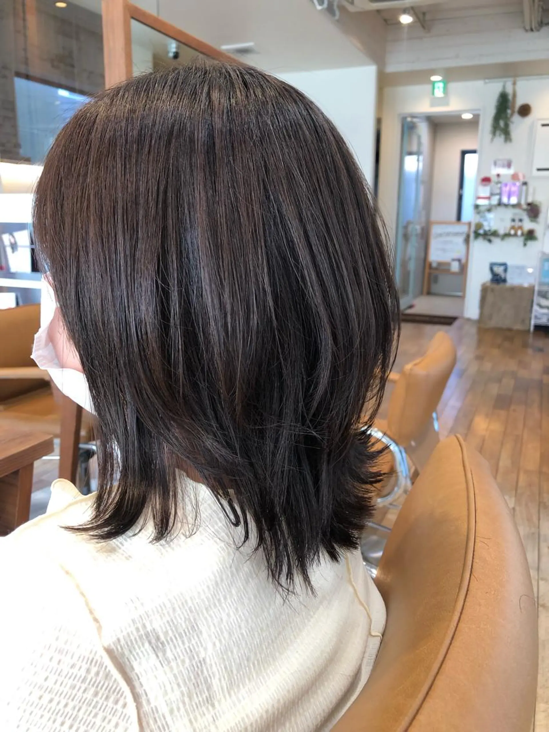 ミディアム カラー 山本　恵 (やまもと  けい)のヘアスタイル