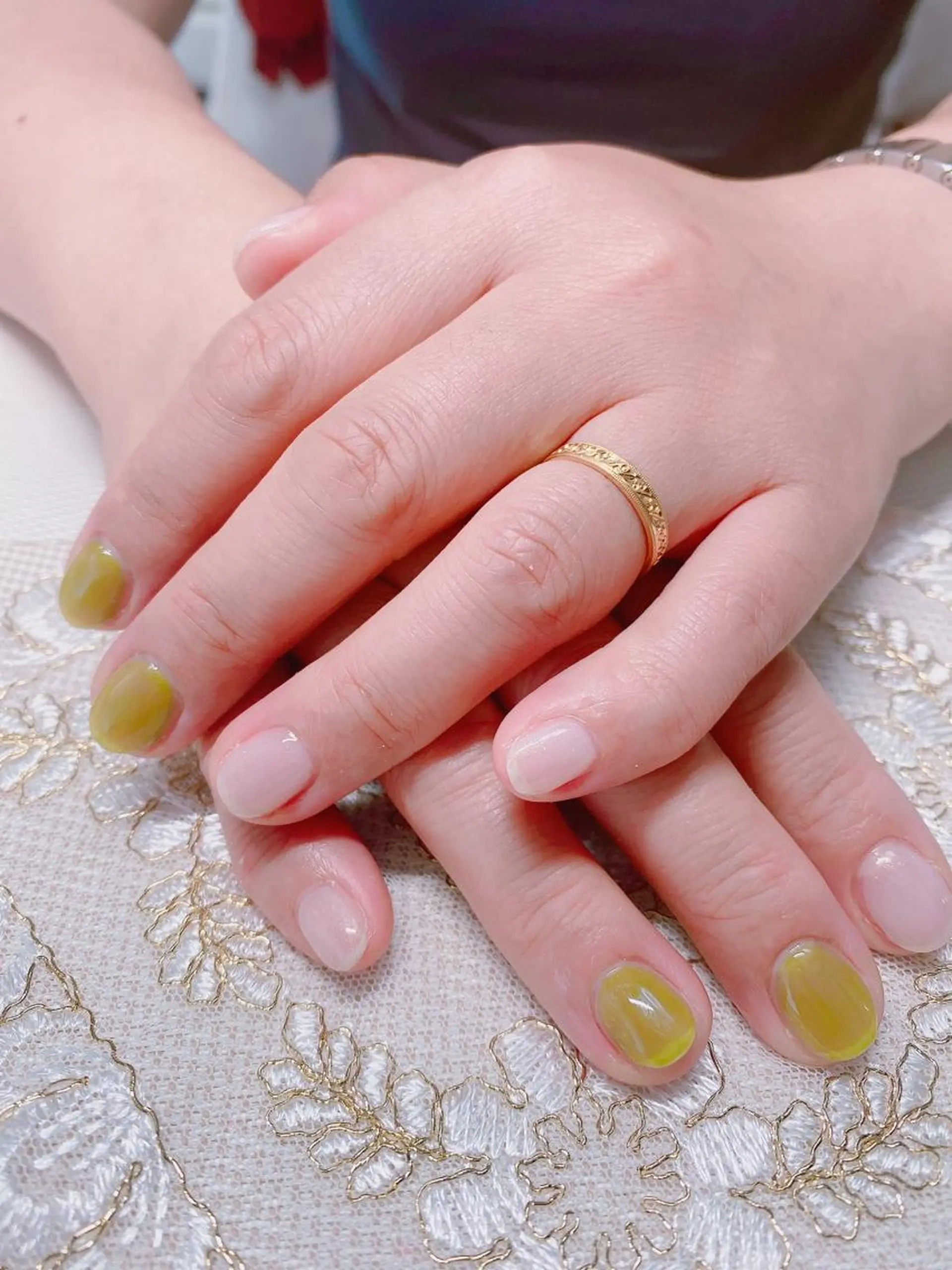 ネイル グリーン ラメ(グリッター) ワンカラーネイル ホワイト Jasmine nailsalon所属・ジャスミン ネイルサロンのネイルデザイン