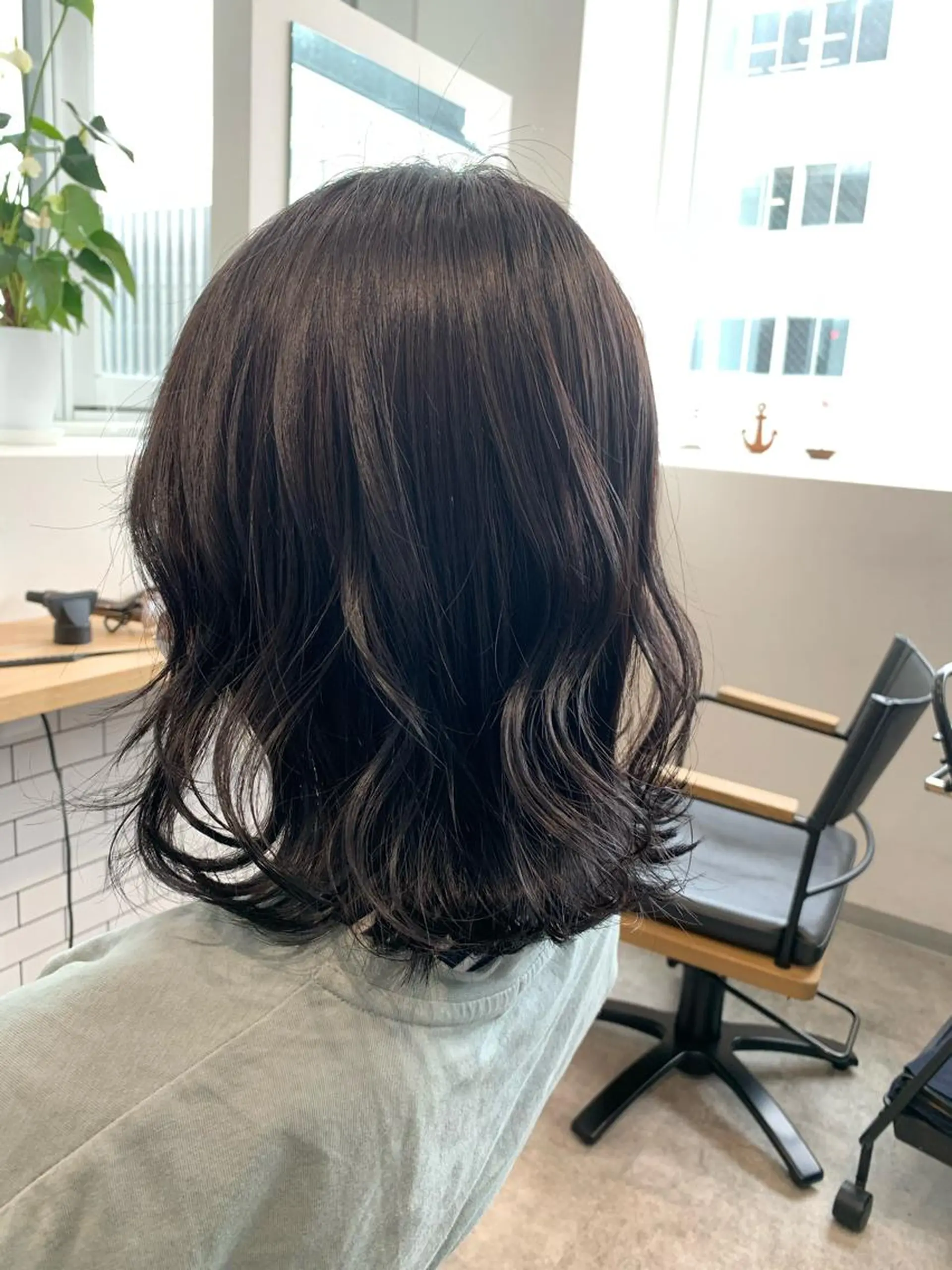 ミディアム カラー アッシュ バレイヤージュ ベージュカラー 黒髪 ブロンド レイヤーカット/ 艶カラー/RYOMAのヘアスタイル