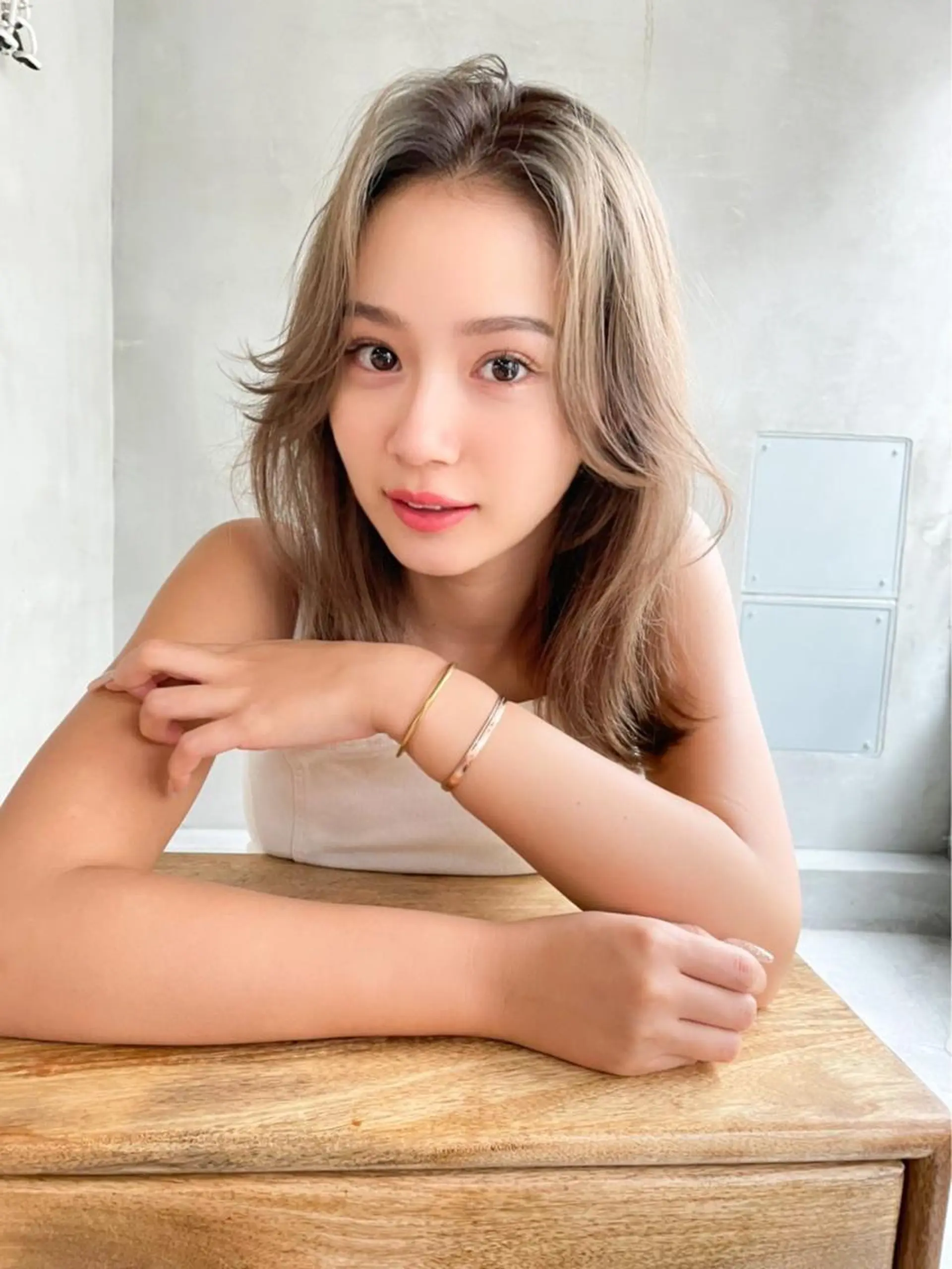 ミディアム ヘアカラー トリートメント ヘアセット ハイトーン/レイヤー 💜Akaneのヘアスタイル