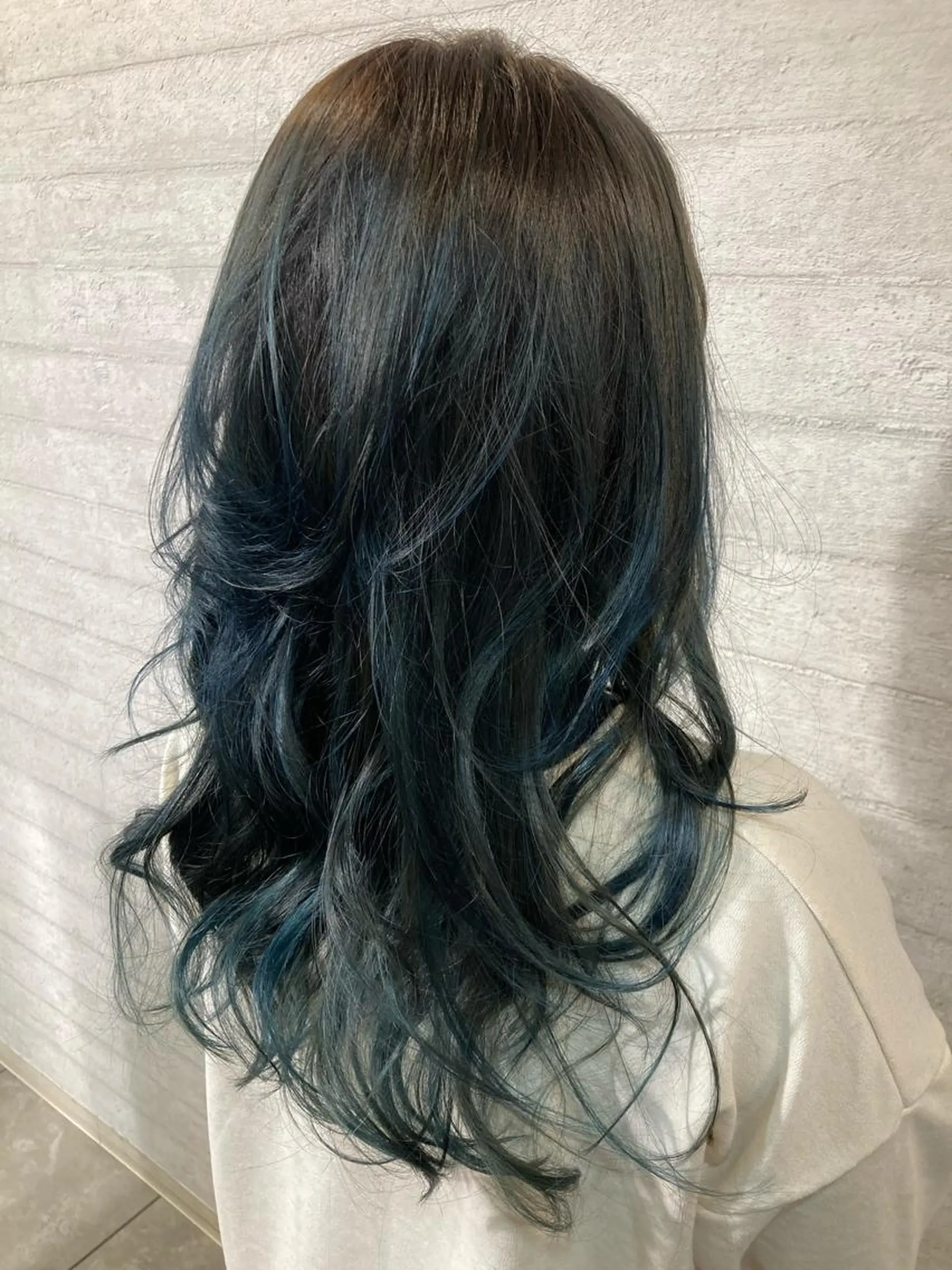 セミロング カラー ブルーカラー グラデーションカラー グレージュ ハイライトカラー ハイライト ヘアカラー トリートメント senses ミヤコのヘアスタイル