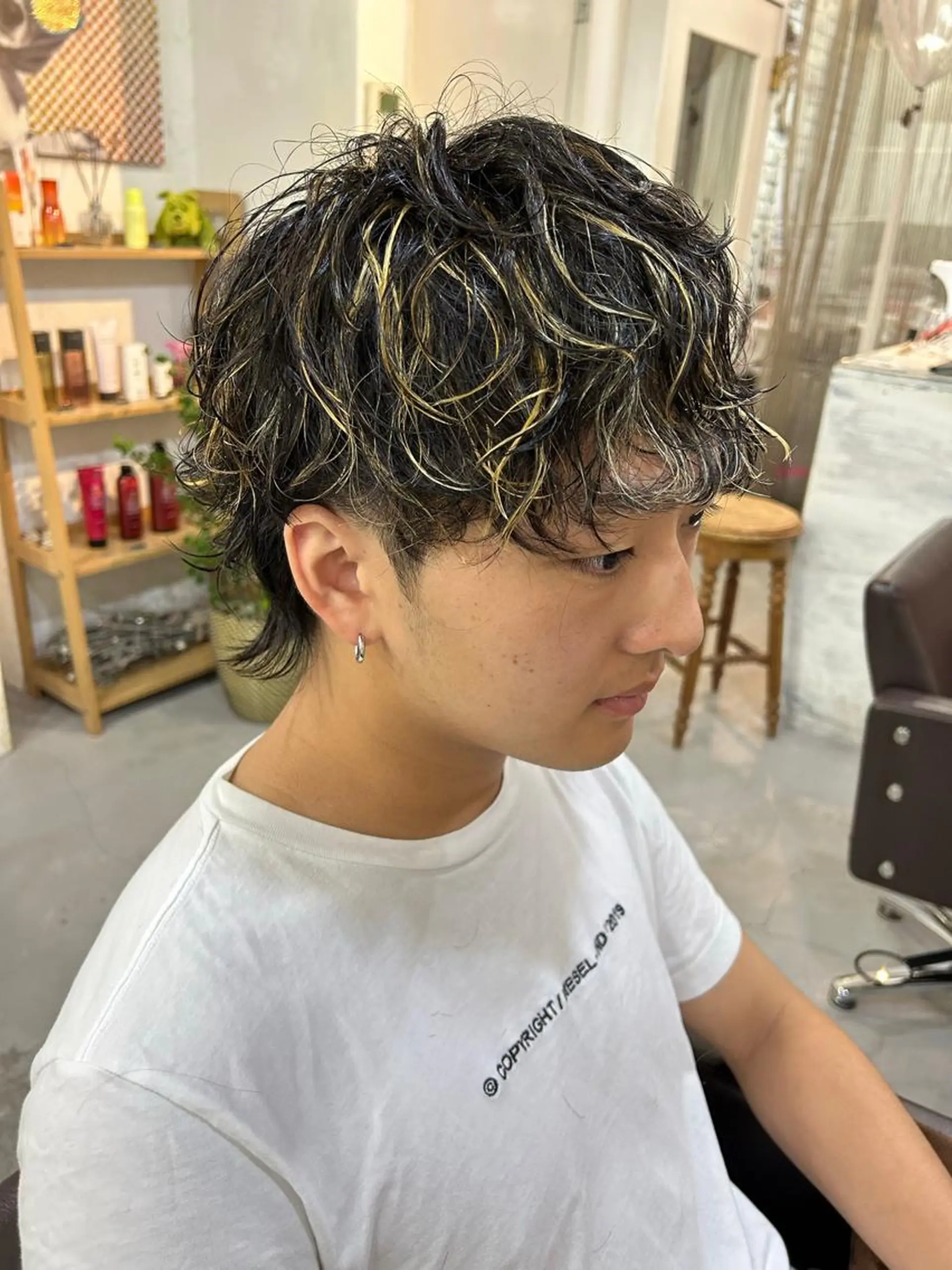 ショート カラー パーマ メンズ メンズブリーチ メンズハイライト メンズインナーカラー メンズパーマ プードルパーマ charme所属・💈メンズ特化美容師 ✂︎伊藤大輝💈のヘアスタイル