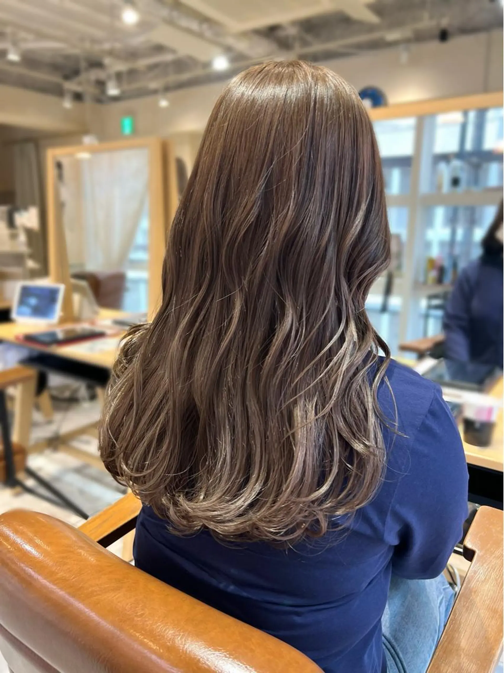 ロング カラー ベージュカラー ブリーチ イルミナカラー 浅沼 久瑠美のヘアスタイル