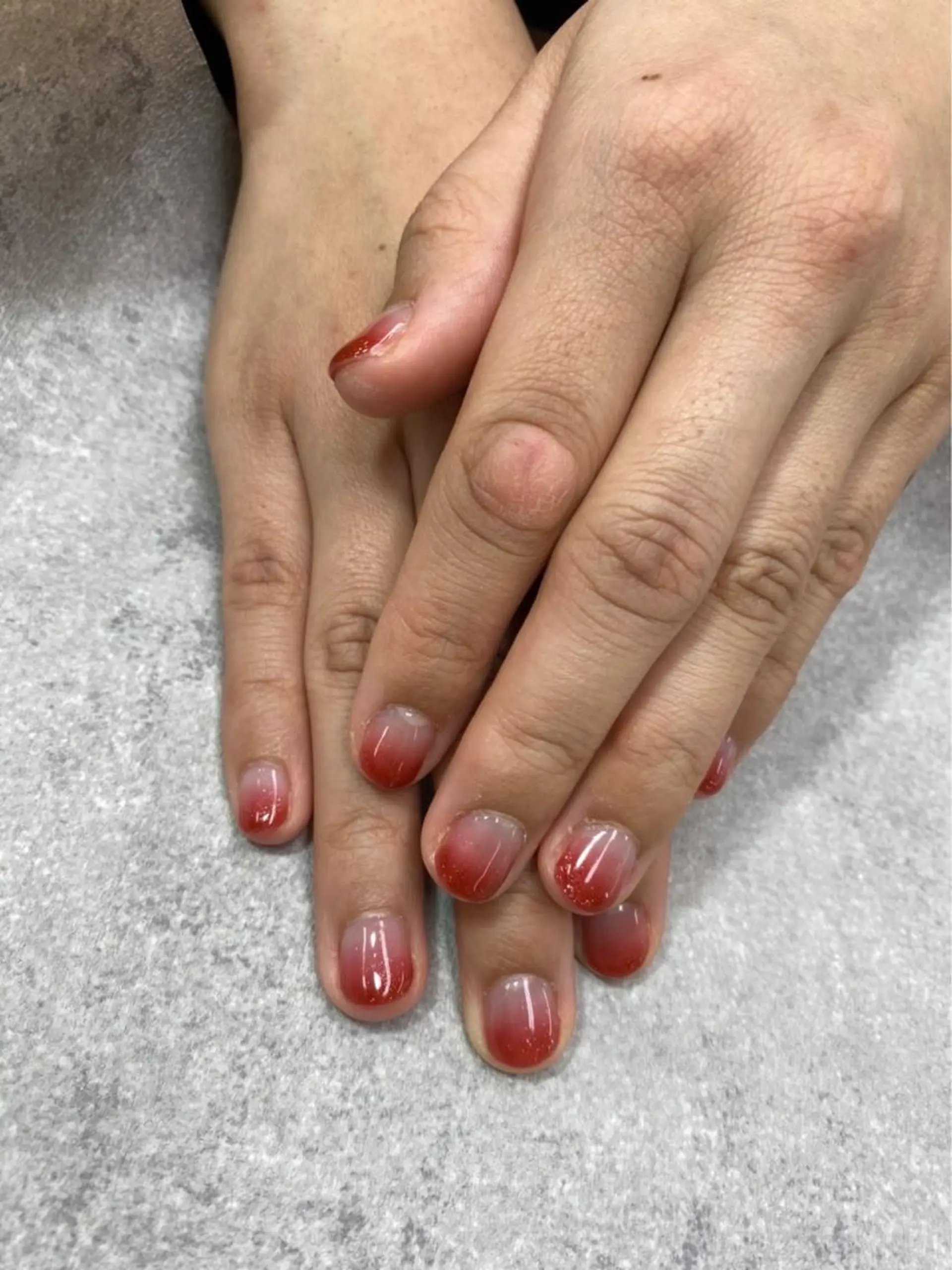 ネイル グラデーション 赤色 ハンドネイル FASTNAIL PLUS 新宿店のネイルデザイン