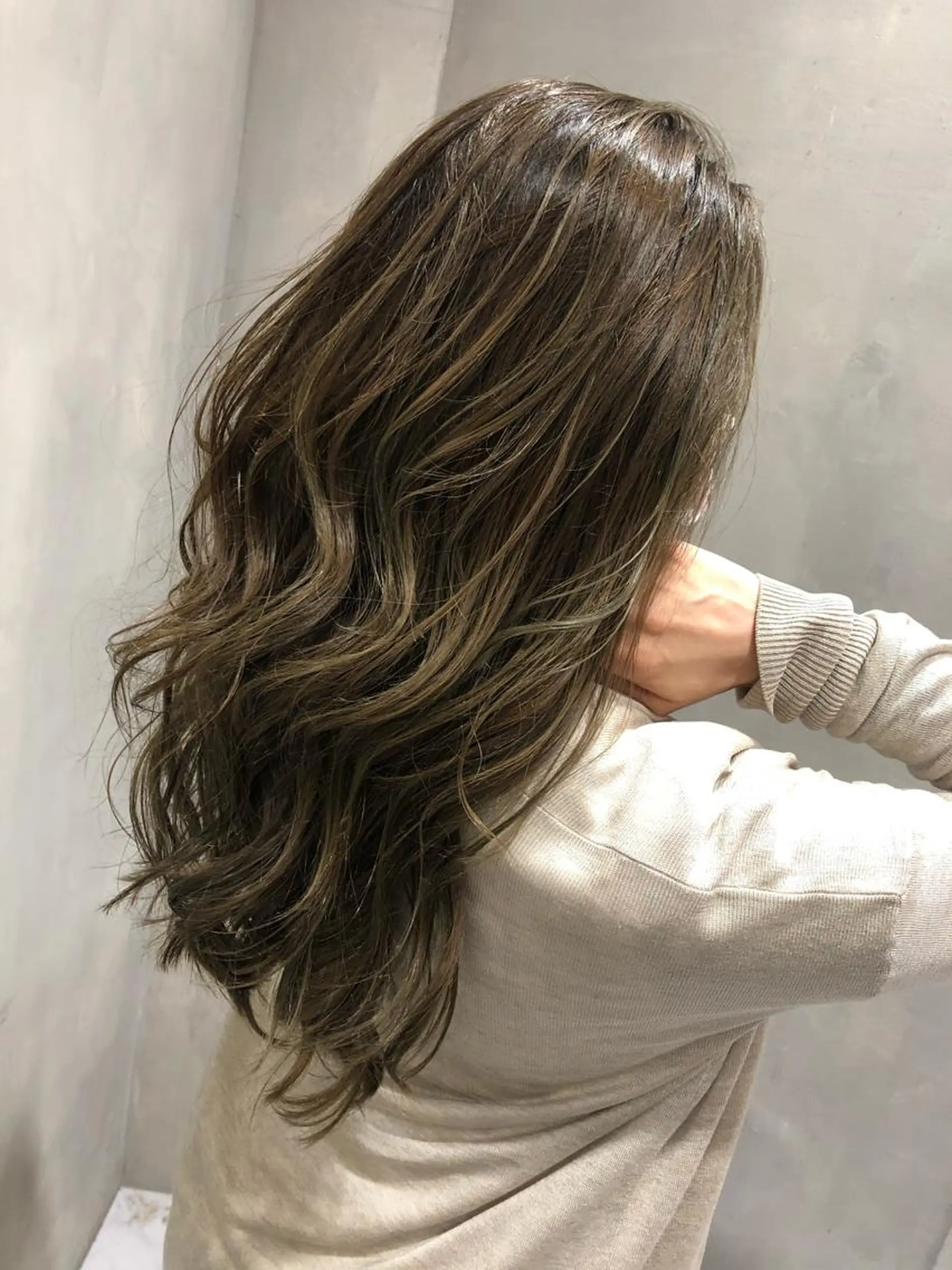 ロング カラー ハイダメージ毛 縮毛矯正のヘアスタイル