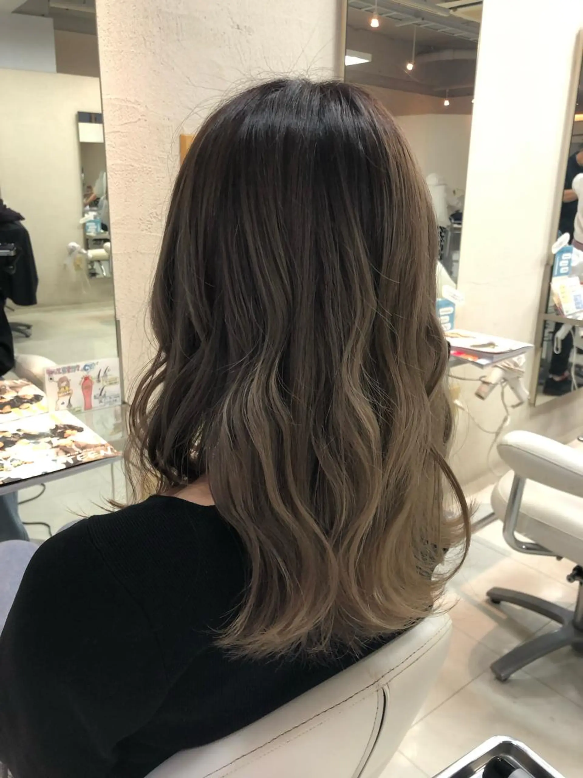 セミロング 阿部 美咲のヘアスタイル