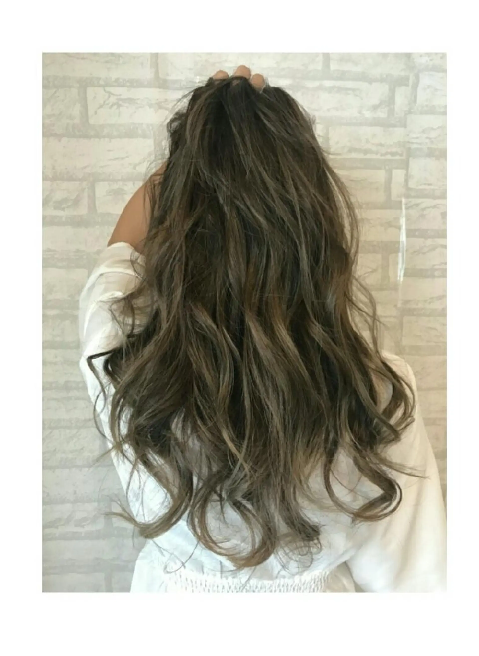 ロング カラー アッシュ ベージュカラー ハイライトカラー ハイライト JIL BLAN 京都所属・RU RIのヘアスタイル