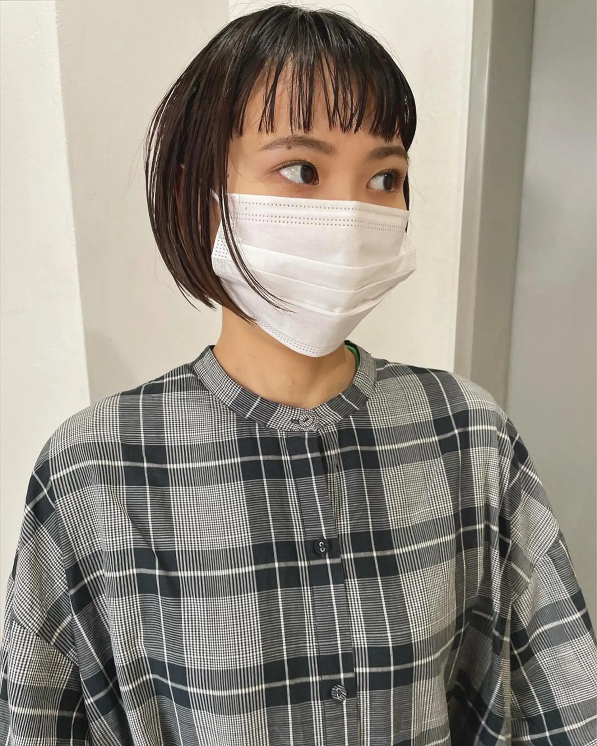 ショート カラー ボブ オン眉 カット ヘアカラー トリートメント Loom.所属・村上雅人 ナチュラルモードのヘアスタイル