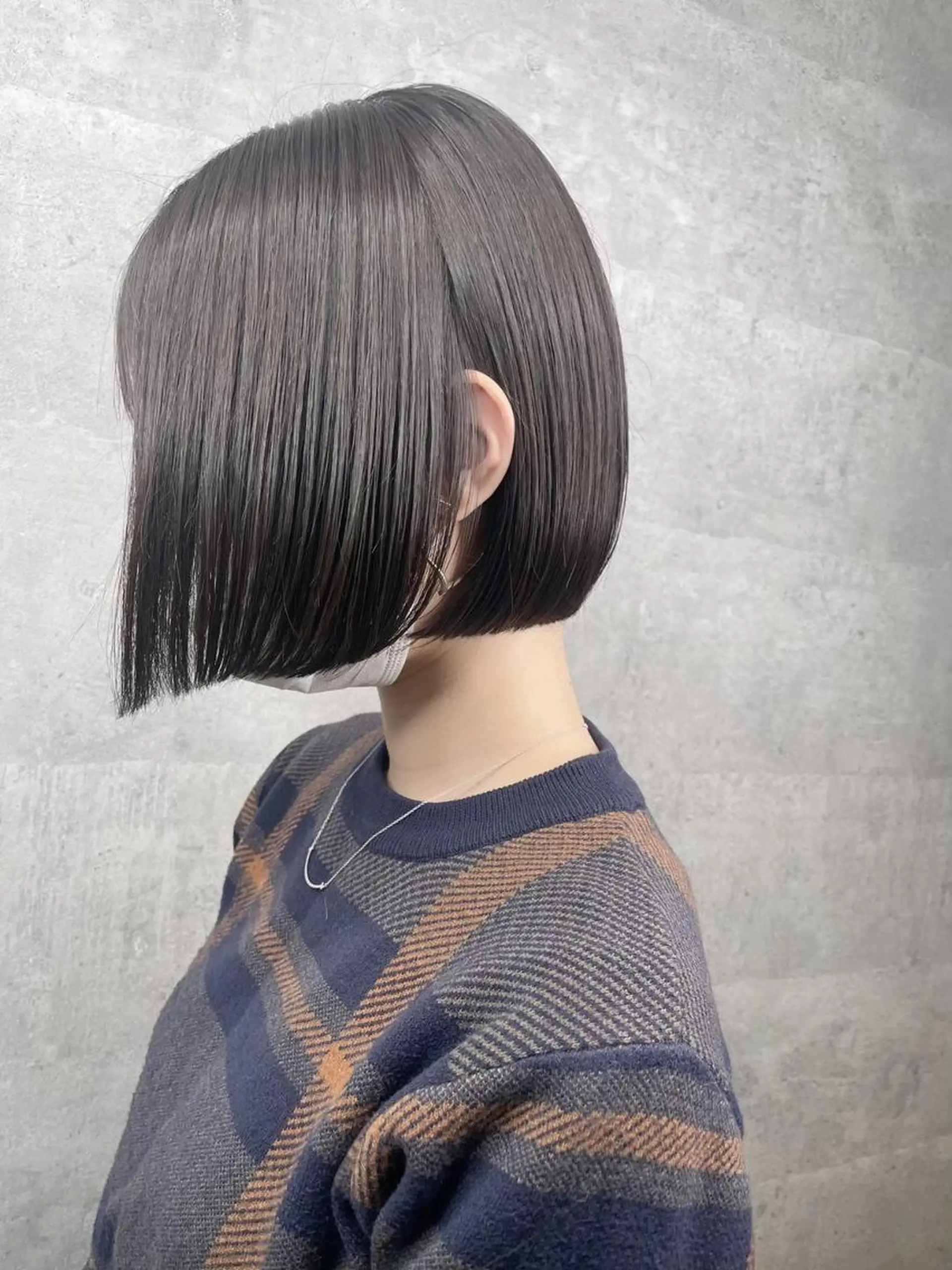 ショート 前下がりボブ ボブ 斜めバング 外国人風カラー 伸ばしかけ ＿WHITE鳳店 アンダーバーホワイトのヘアスタイル