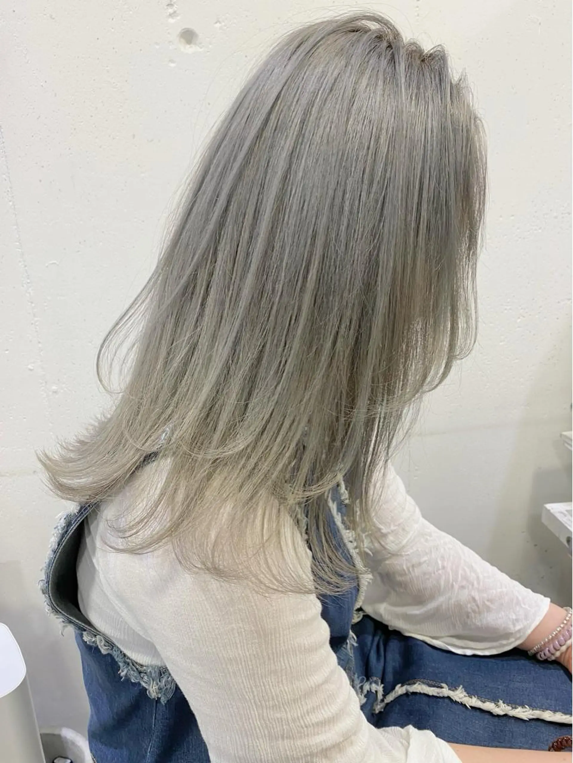 ロング カラー ベージュカラー グレージュ ハイトーンカラー ミルクティーグレージュ ホワイトベージュ カット ヘアカラー Piaコータロー ハイトーン&‪ボブのヘアスタイル