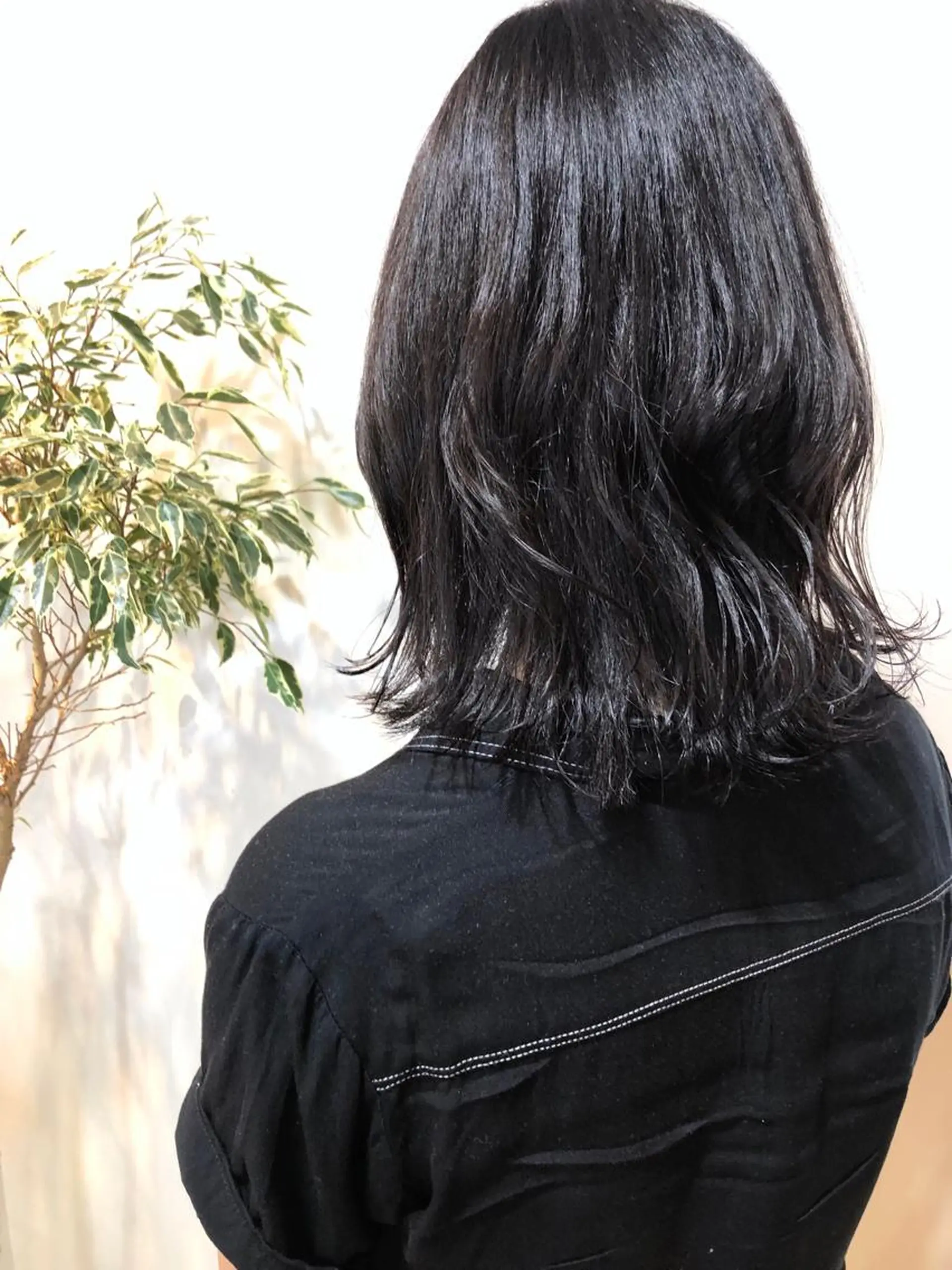 ミディアム カラー MIOベージュカラー 柔らかいカラーのヘアスタイル