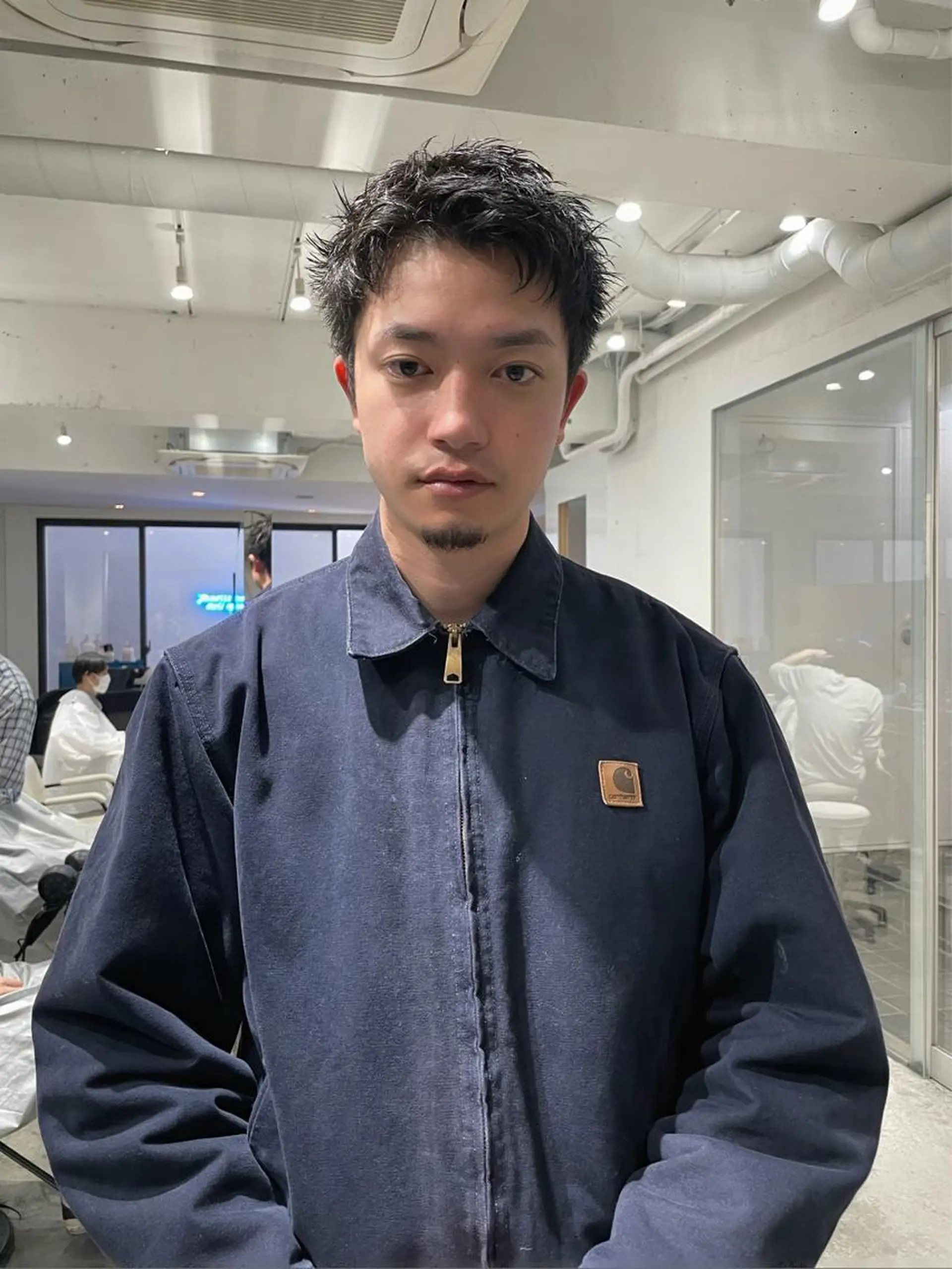 ショート カラー メンズ メンズバレイヤージュ メンズブリーチ センターパート フェードカット メンズハイライト カット トリートメント スパイラルパーマ 🌐hina⭐️のヘアスタイル