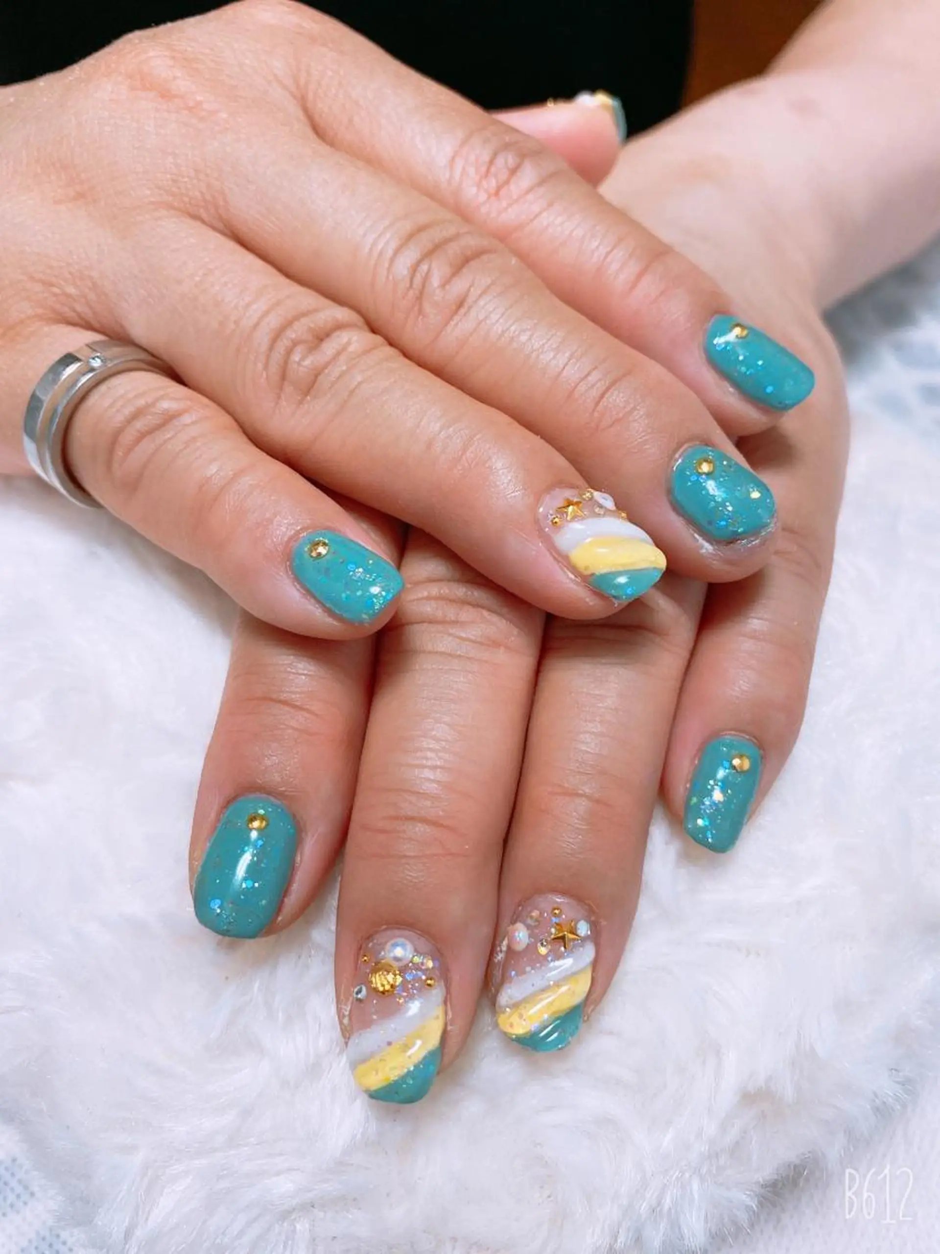 ネイル The Best Beauty受付担当のヘアスタイル