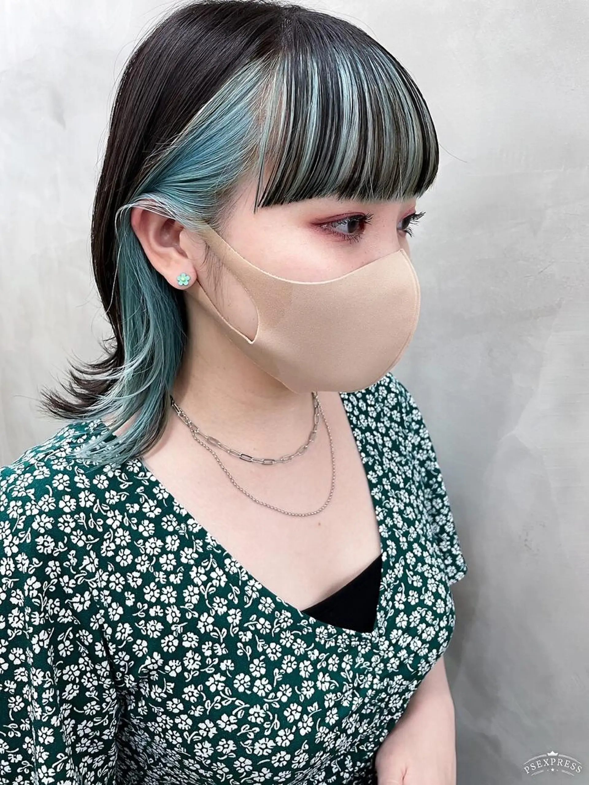 ミディアム カラー ヘアアレンジ ミディアムパーマ バレイヤージュ ブリーチ ケアブリーチ デザインカラー スパイラルパーマ 🌐hina⭐️のヘアスタイル