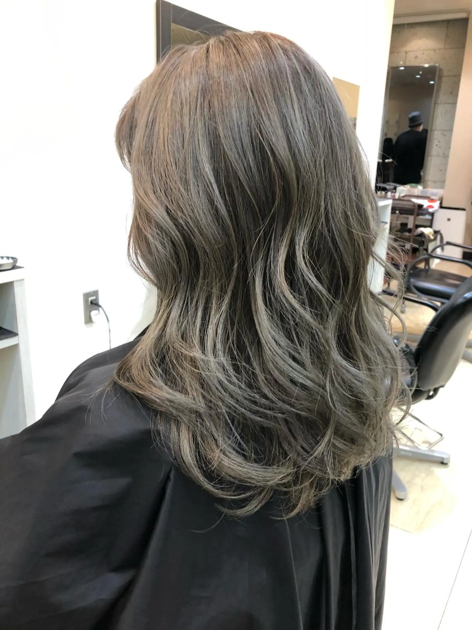 セミロング ボブ 外国人風カラー ハイライト レイヤーカット ヘアカラー yasu ヤスのヘアスタイル