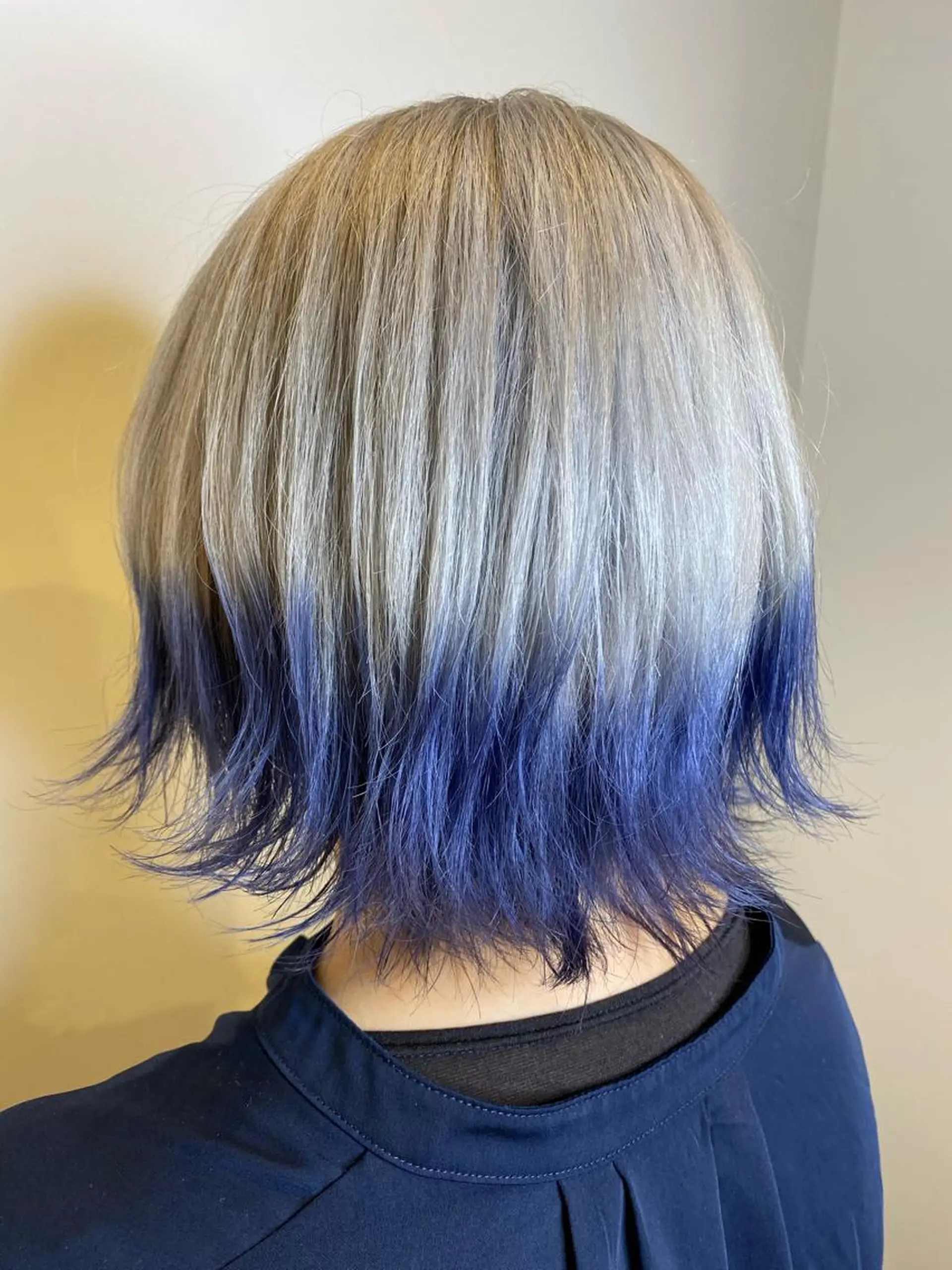 ショート カラー ブルーカラー ハイライト/ブリーチ バレイヤージュ関佳祐のヘアスタイル