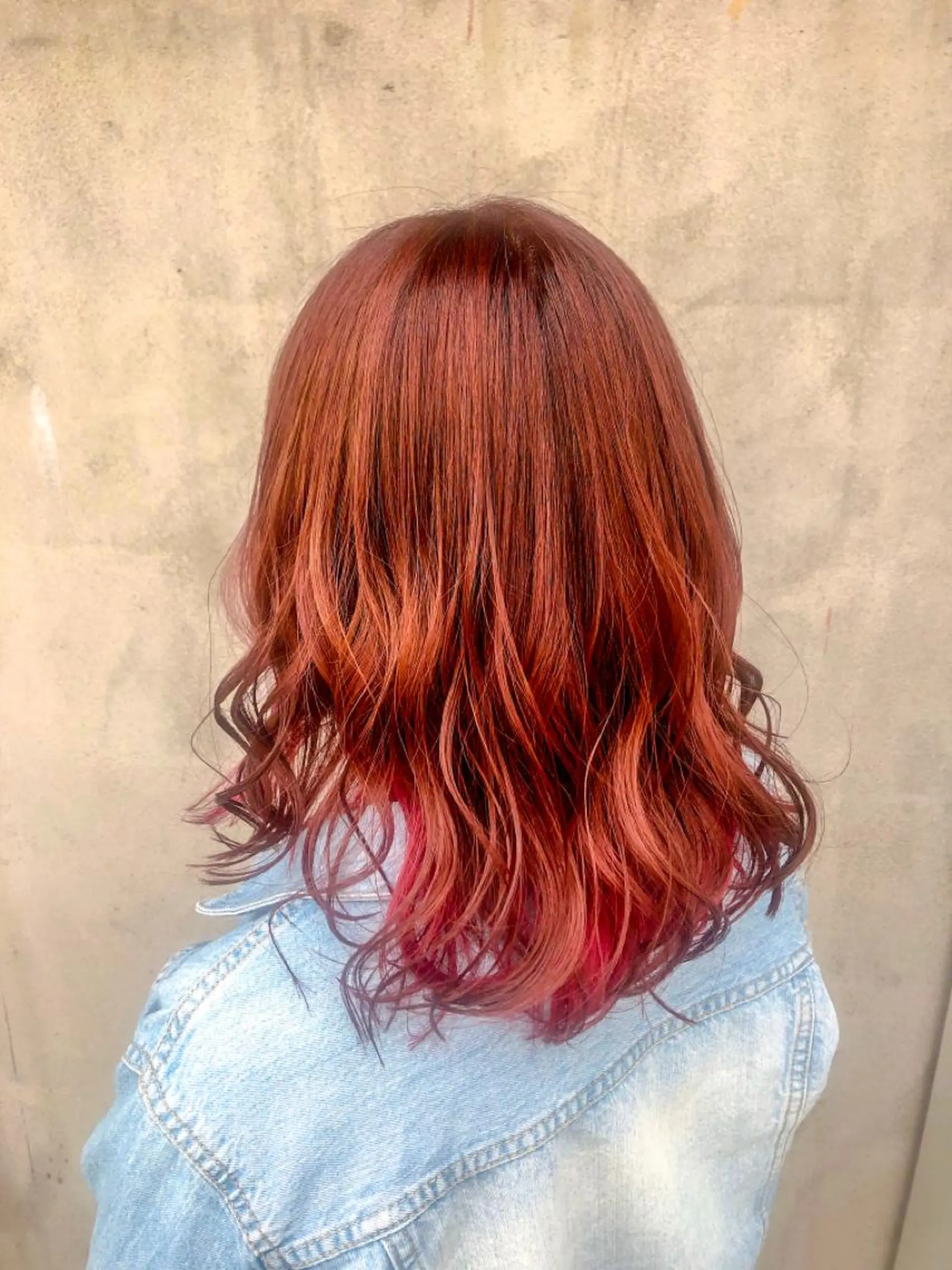 ミディアム カラー ブリーチ ブラウンカラー オレンジ オレンジブラウン ピンクカラー ヘアカラー NAGON STYLE  MICI所属・佐藤 美聡のヘアスタイル