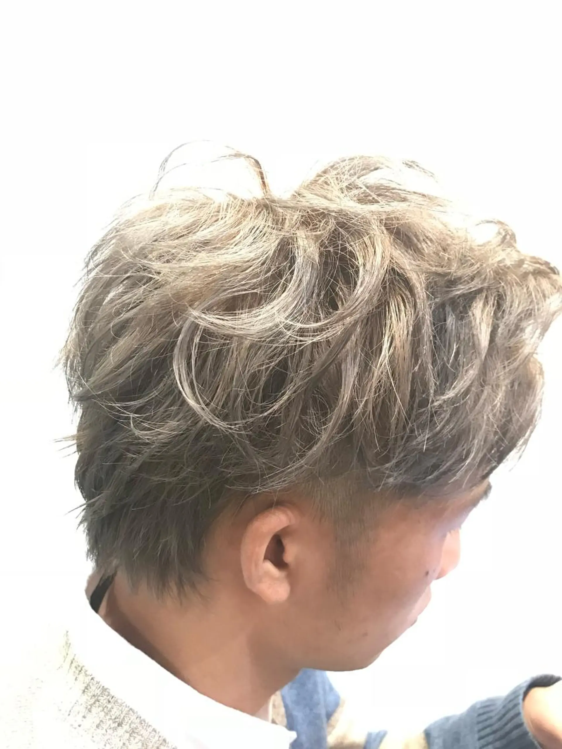 カラー メンズ スパイラル波巻き パーマ井本汰壱のヘアスタイル