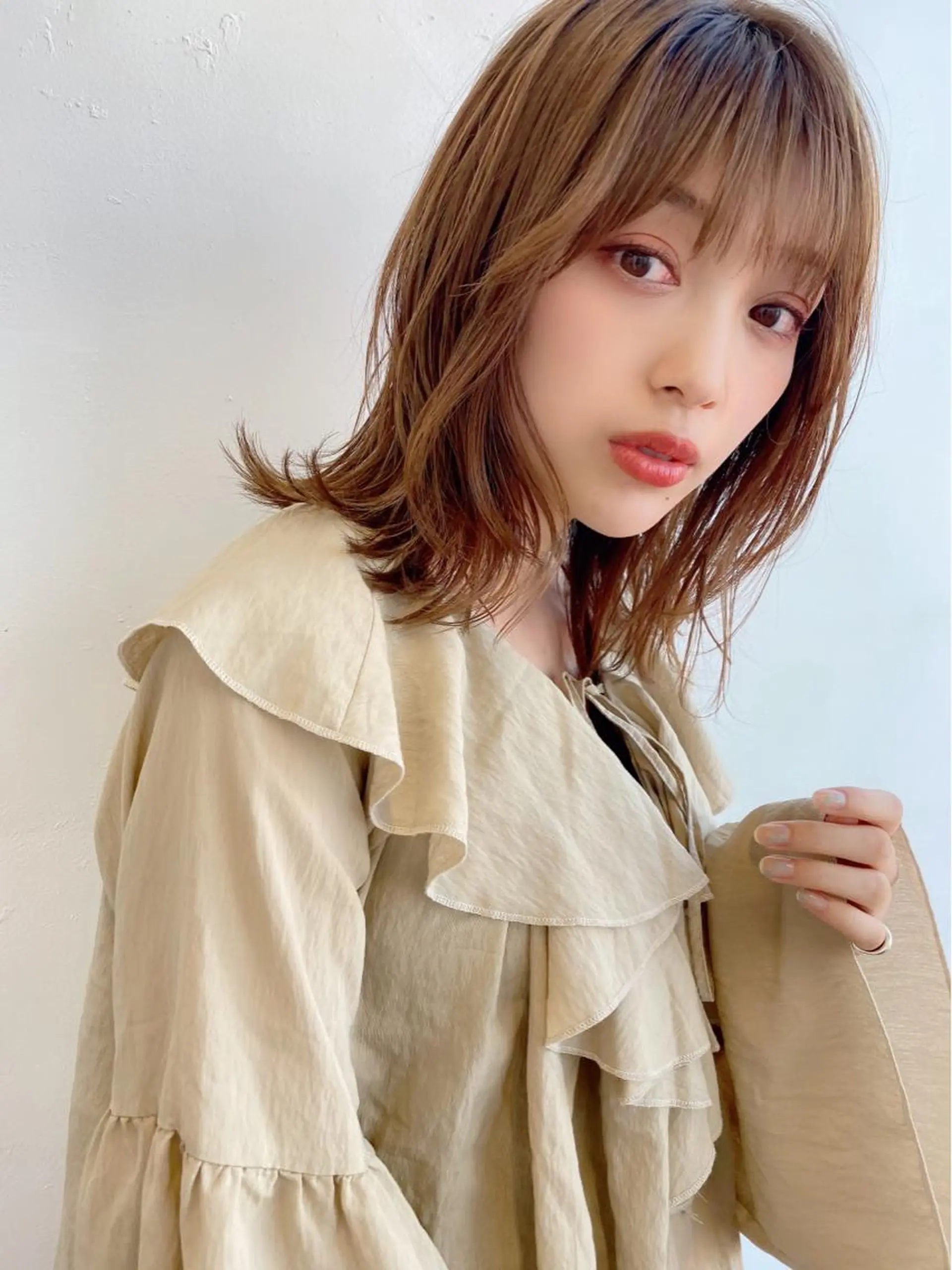 ミディアム くびれヘア レイヤーカット 鎌倉 彩のヘアスタイル