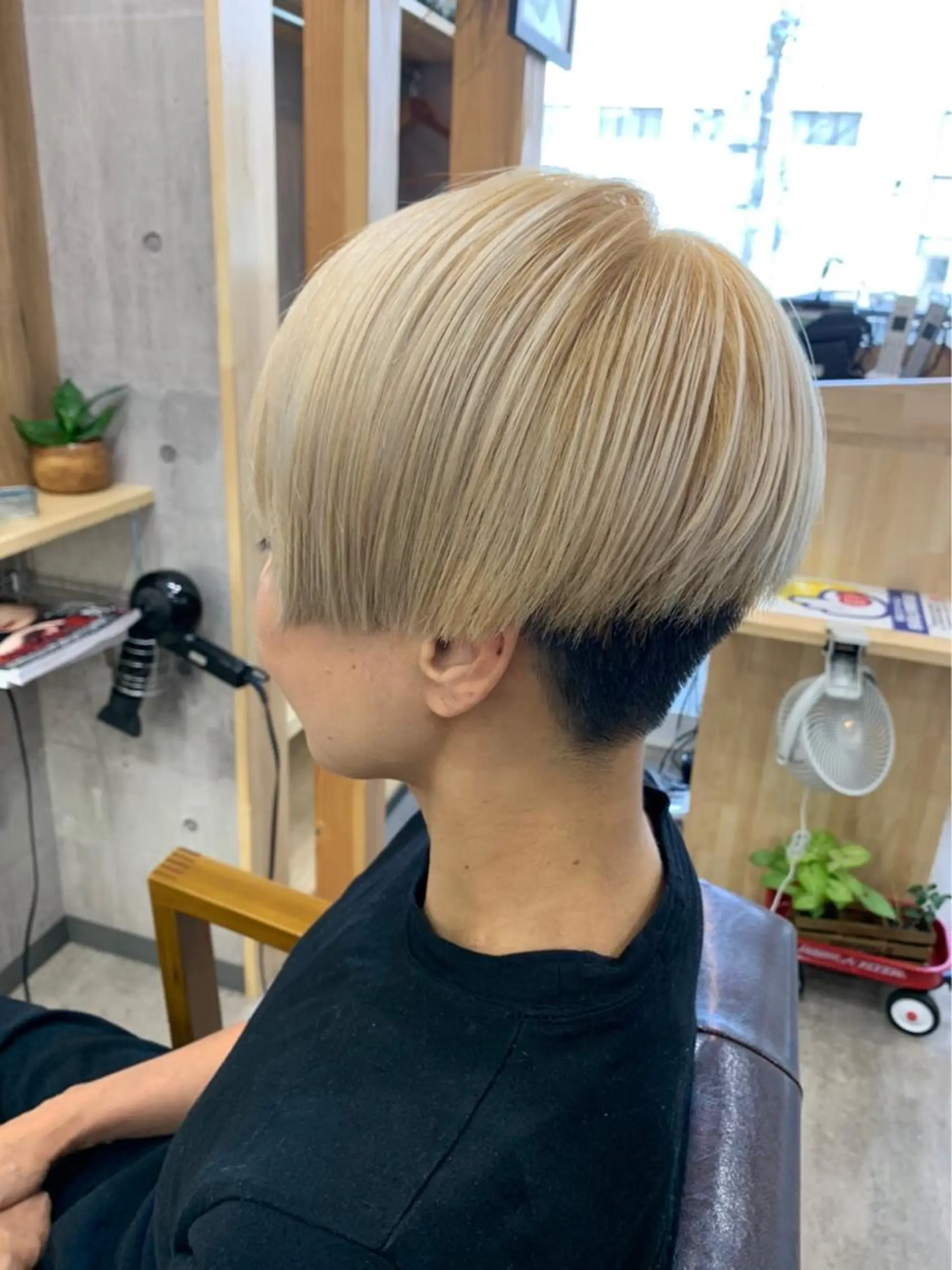 ショート カラー バレイヤージュ ブリーチ ケアブリーチ ダブルカラー グラデーションカラー ヘアカラー hair salon mementoのヘアスタイル