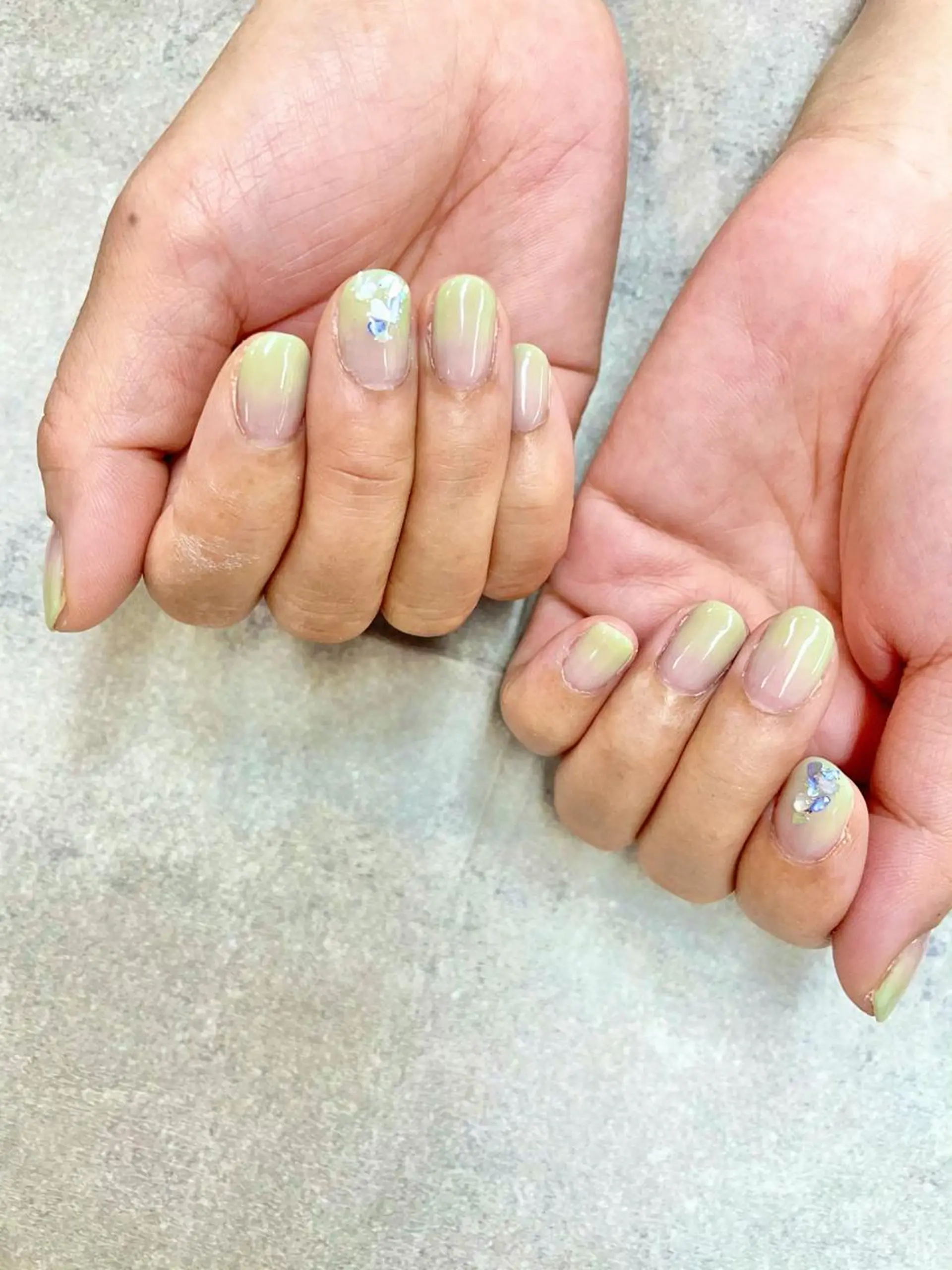 ネイル アートネイル グラデーション グリーン 春ネイル ハンドネイル FASTNAIL PLUS 新宿店のネイルデザイン