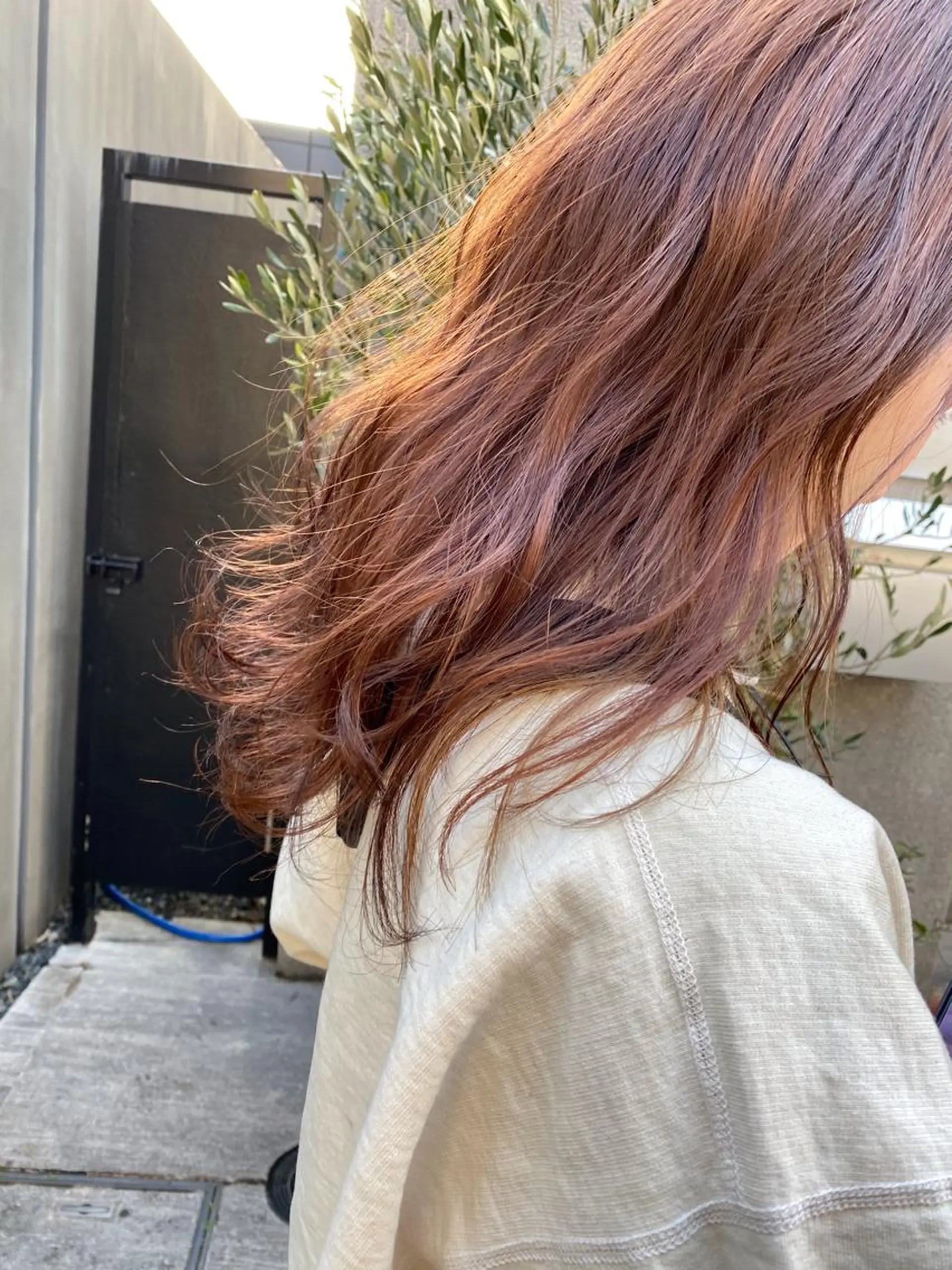 セミロング カラー ベージュカラー ブリーチ ピンクカラー ピンクベージュ 赤み消し韓国ヘア レイヤー縮毛🤍渡邉のヘアスタイル