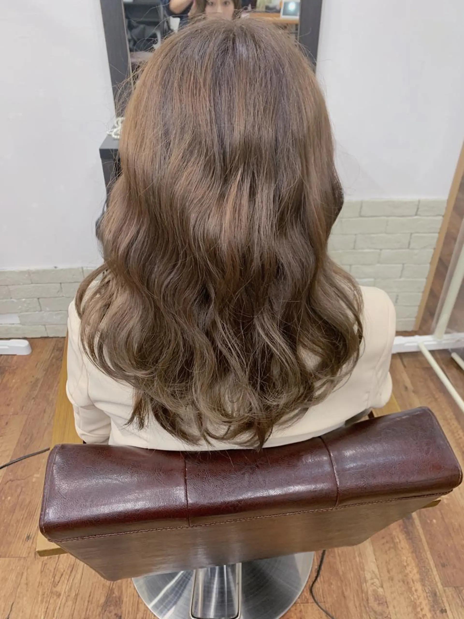 ミディアム カラー 切りっぱなしボブ アディクシーカラー ブリーチ ケアブリーチ イヤリングカラー 松本 和之のエステ・リラクイメージ