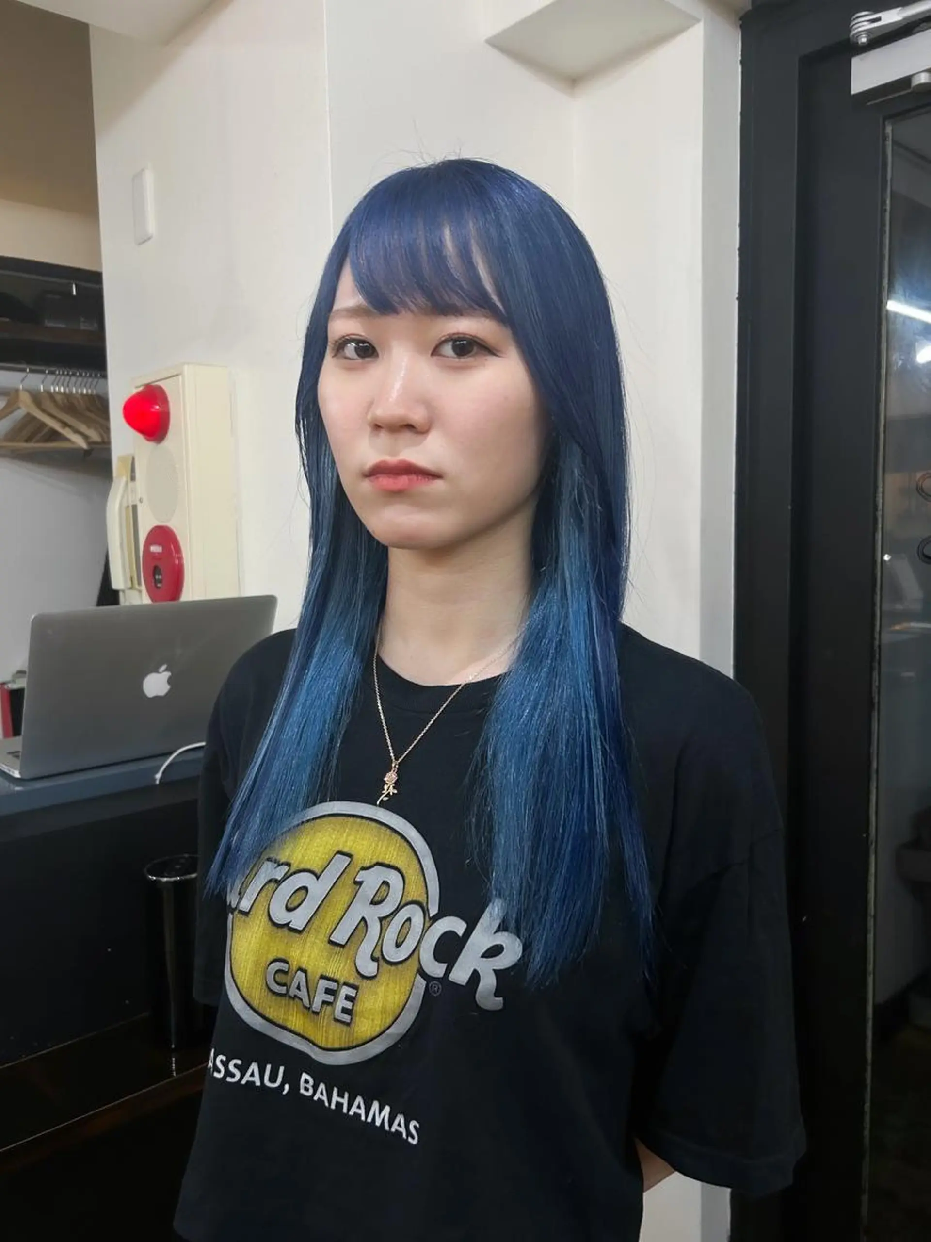 セミロング カラー デザインカラー ハイトーンカラー ⭐️NAZUNAのヘアスタイル