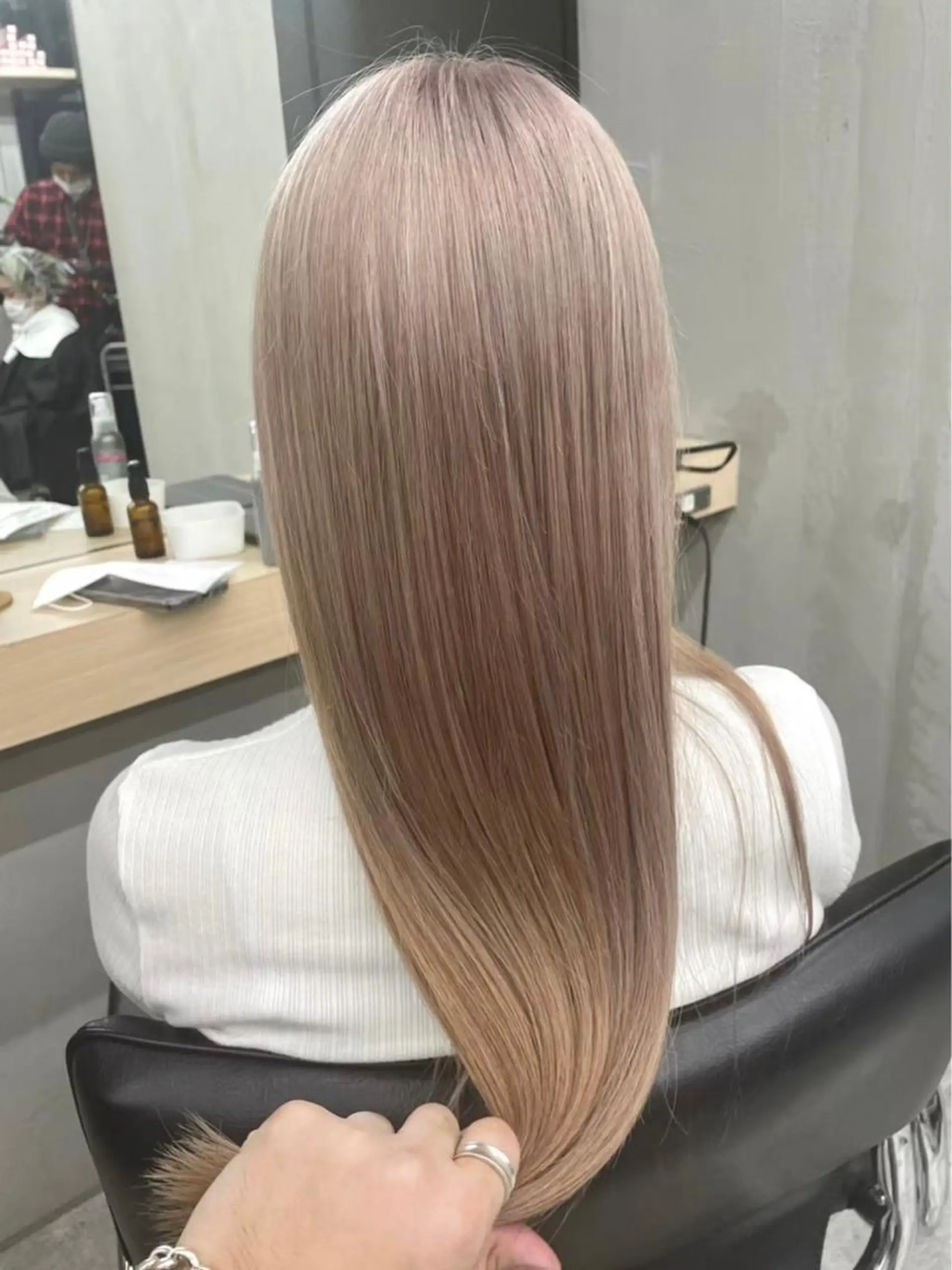 ロング カラー パーマ トリートメント カット・ブリーチ TAIGAのヘアスタイル