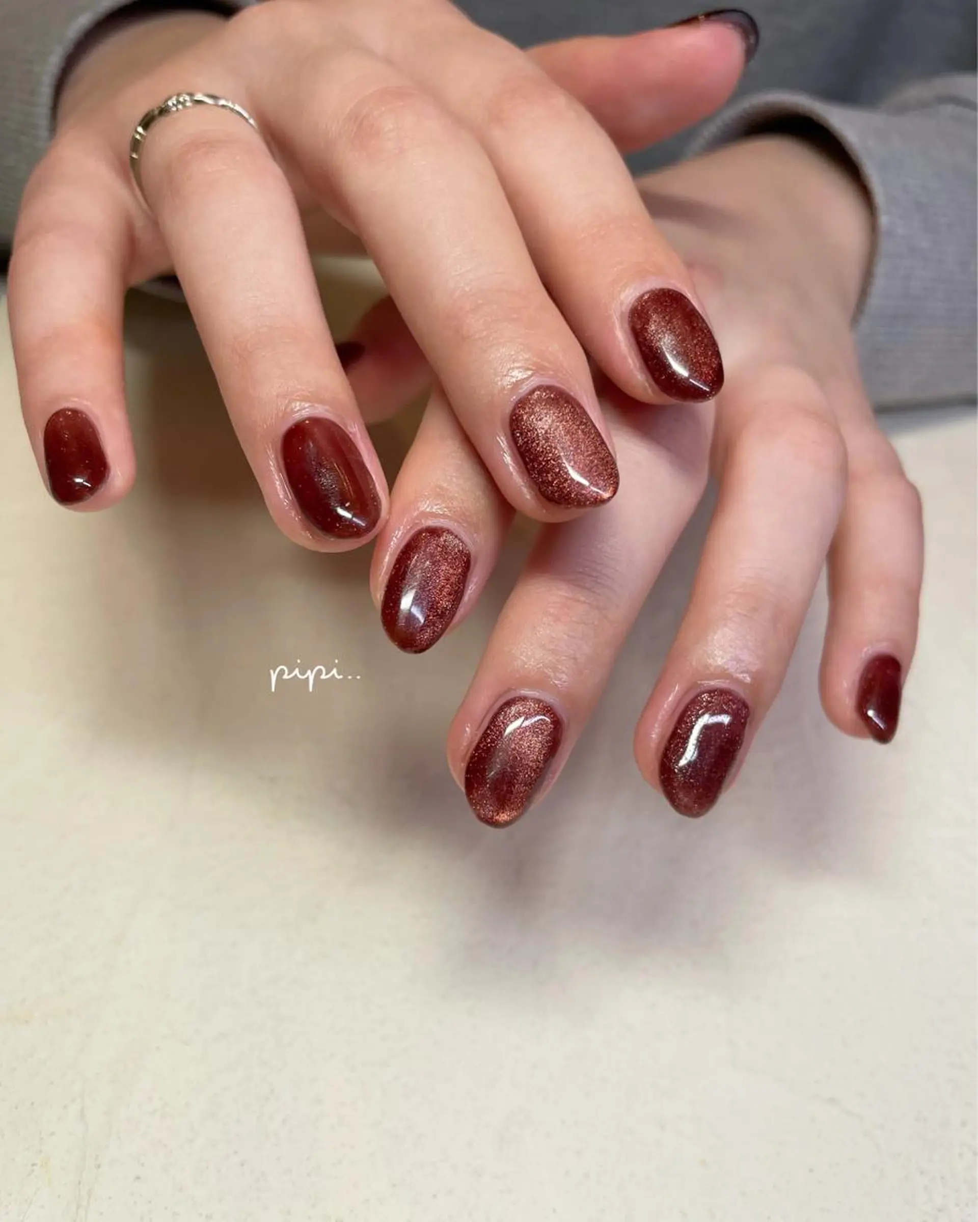 ミディアム ネイル ブラウン マグネットネイル 赤色 pipi..所属・pipi ..のネイルデザイン