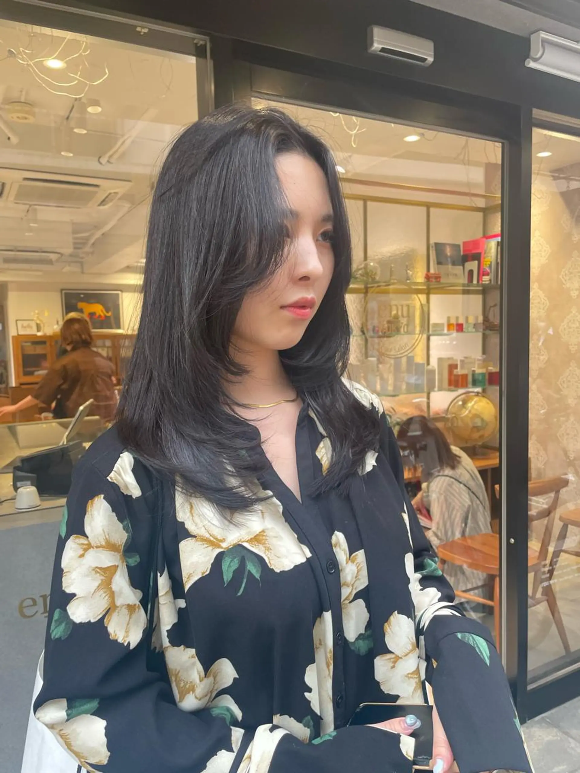 セミロング カラー 顔まわりレイヤー 顔周りカット レイヤーカット ナガミネアリサ/ 学芸大学/海外ヘアのヘアスタイル