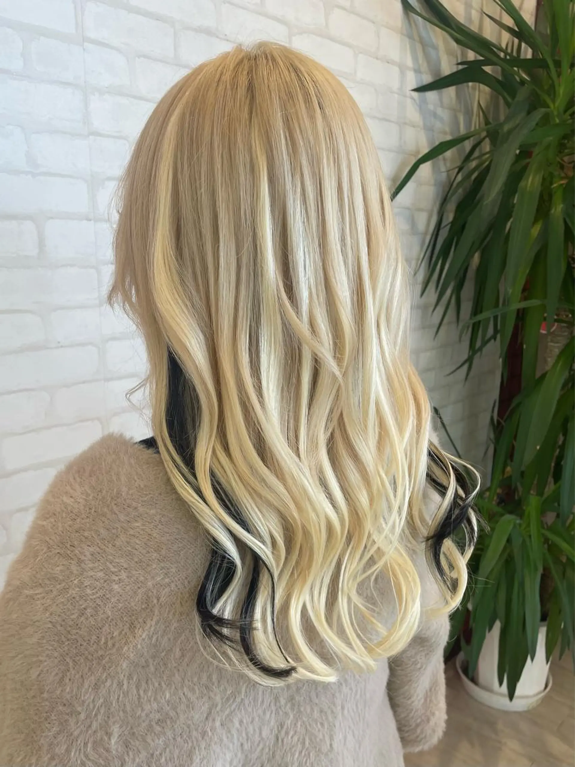 ロング カット ヘアカラー 飯塚 愛美のヘアスタイル